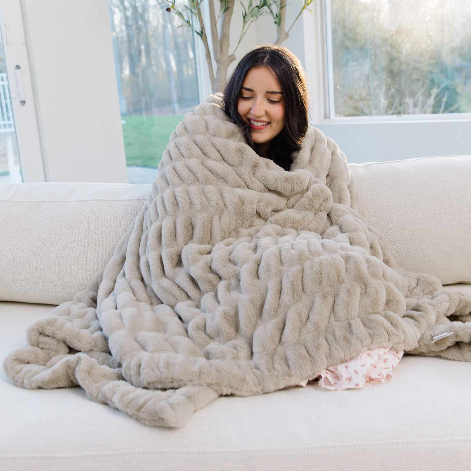 Double Ruched Faux Fur Xl Throw Blankets