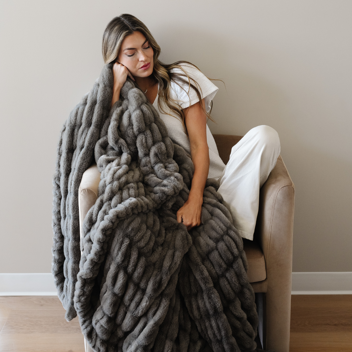 Double Ruched Faux Fur Xl Throw Blankets