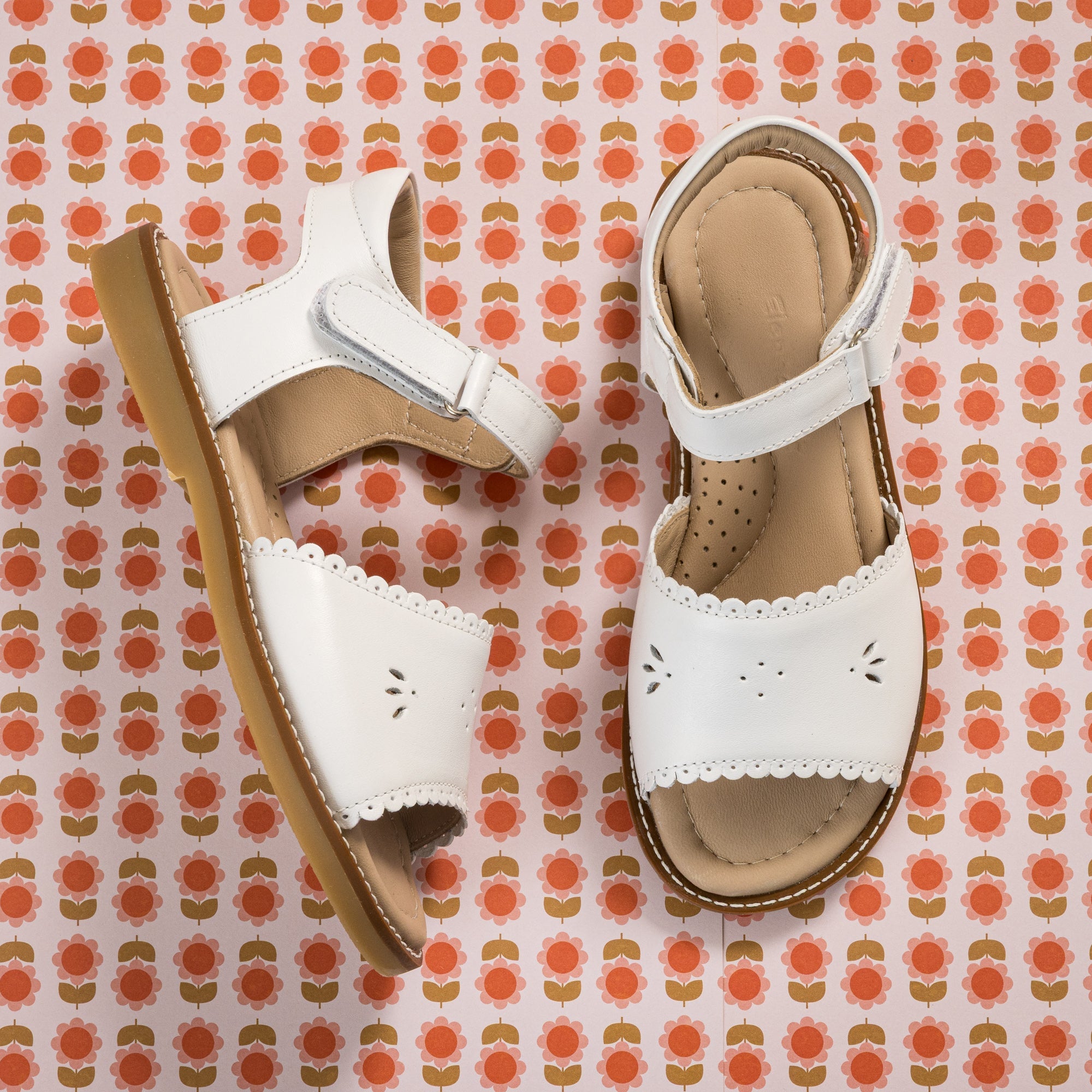 Classic Sandal With Scallop White