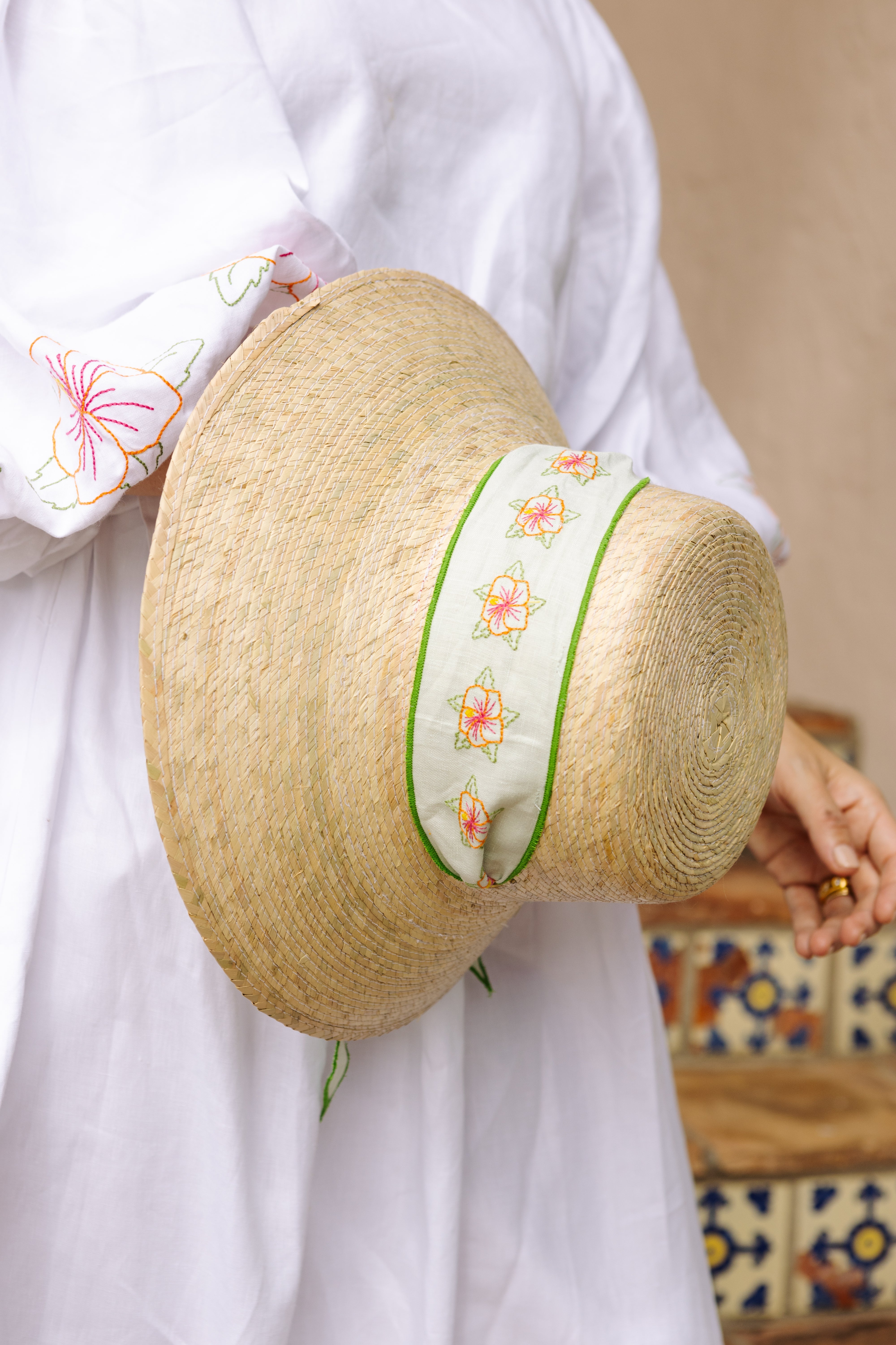 Wildflower Sun Hat - Fanm Mon X Sbb Hat Ribbon - Hibiscus Embroidered On Peach Linen