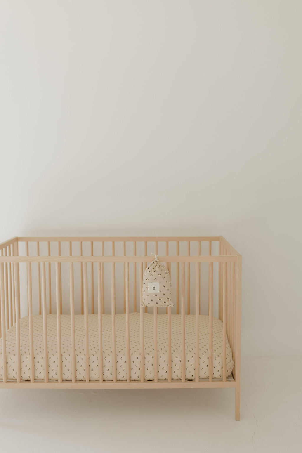 Muslin Crib Sheet | Flora (mis-print Peach Tone)