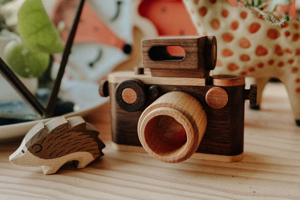35mm Vintage Style Wooden Toy Camera - Walnut