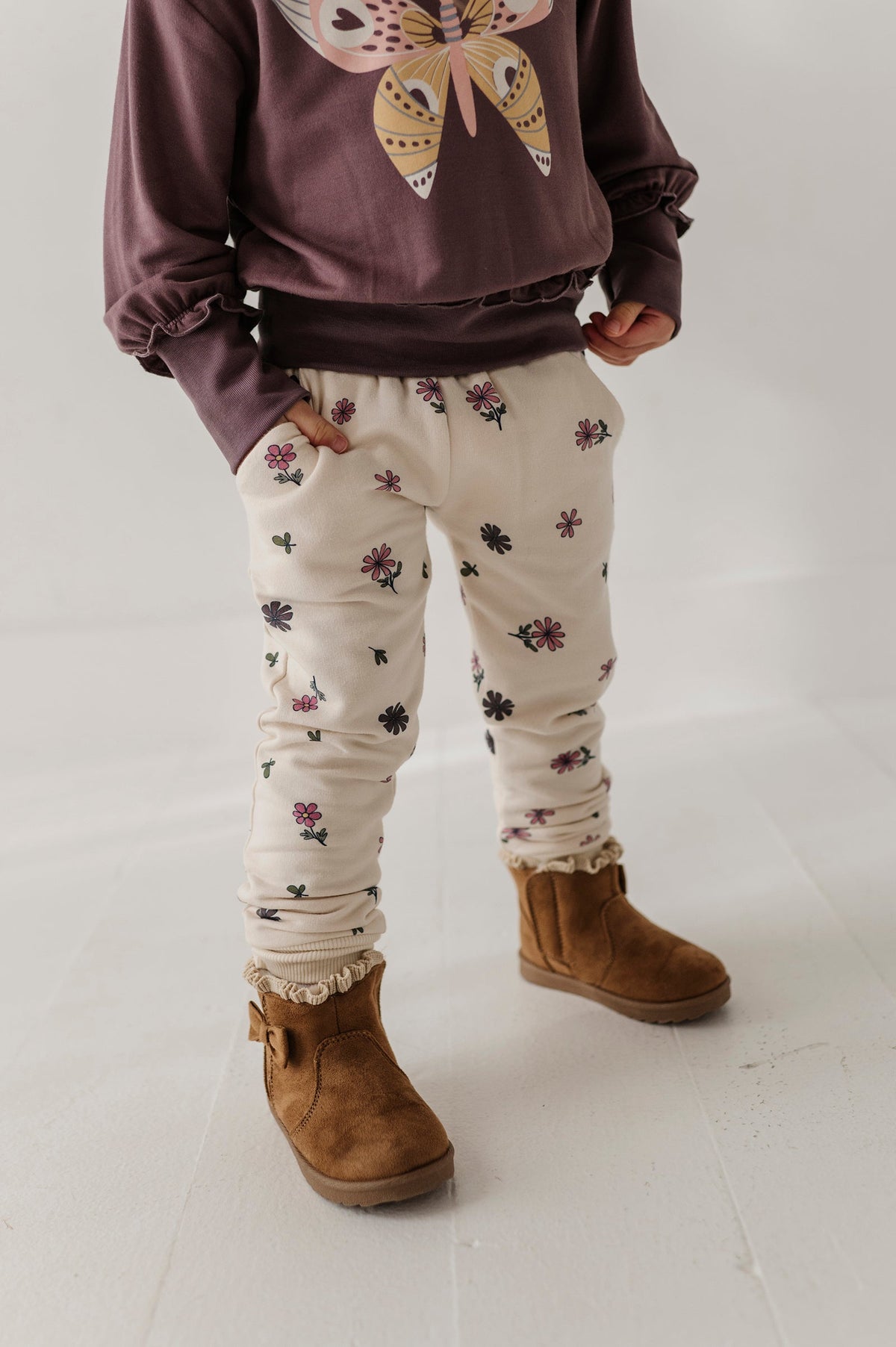 Girls Fleece Sweatpants In Wild Stem