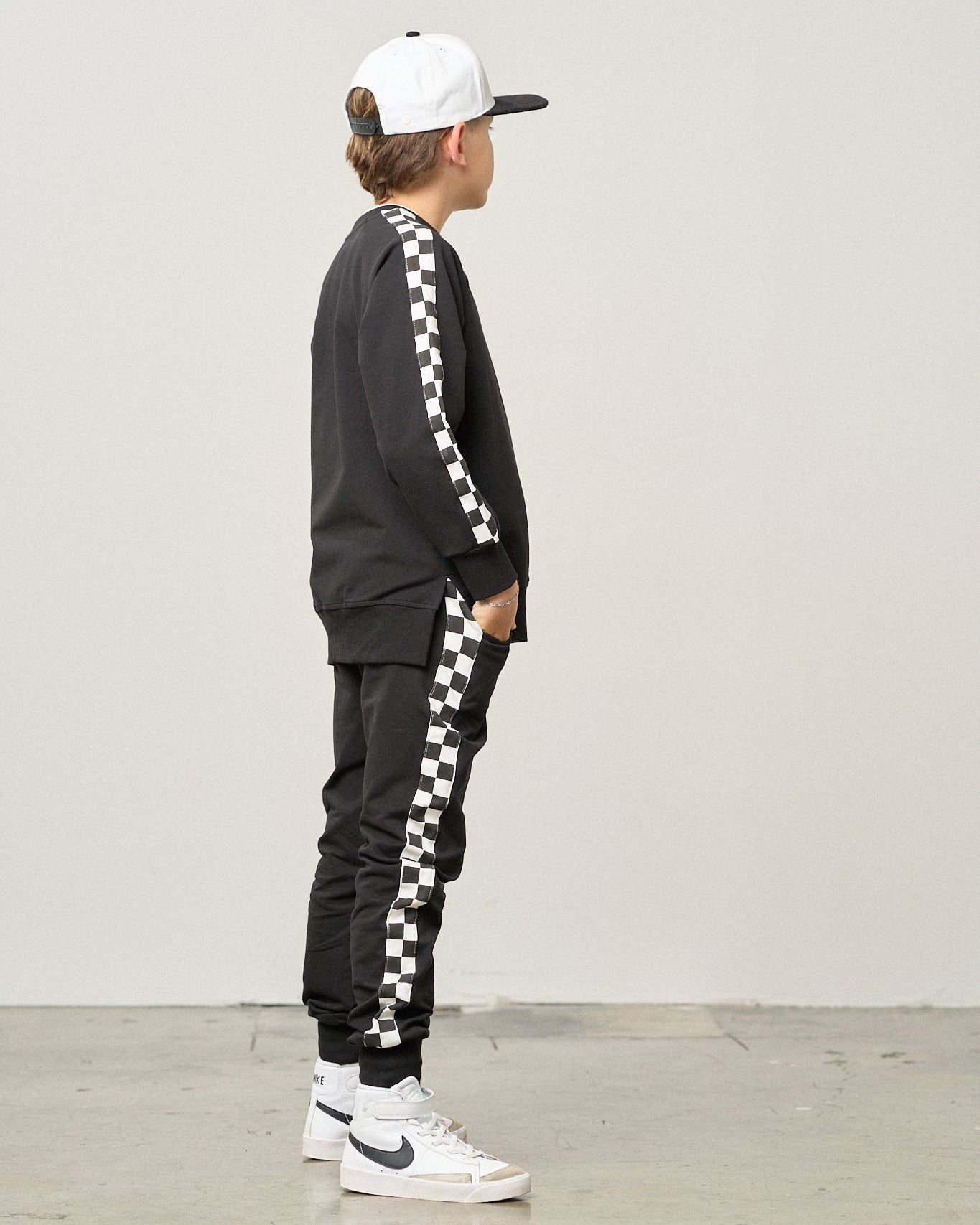 Side Checkered Pullover - Black