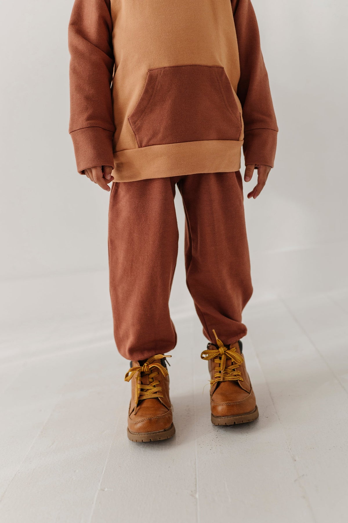 Boys Baggy Sweatpants In Rust