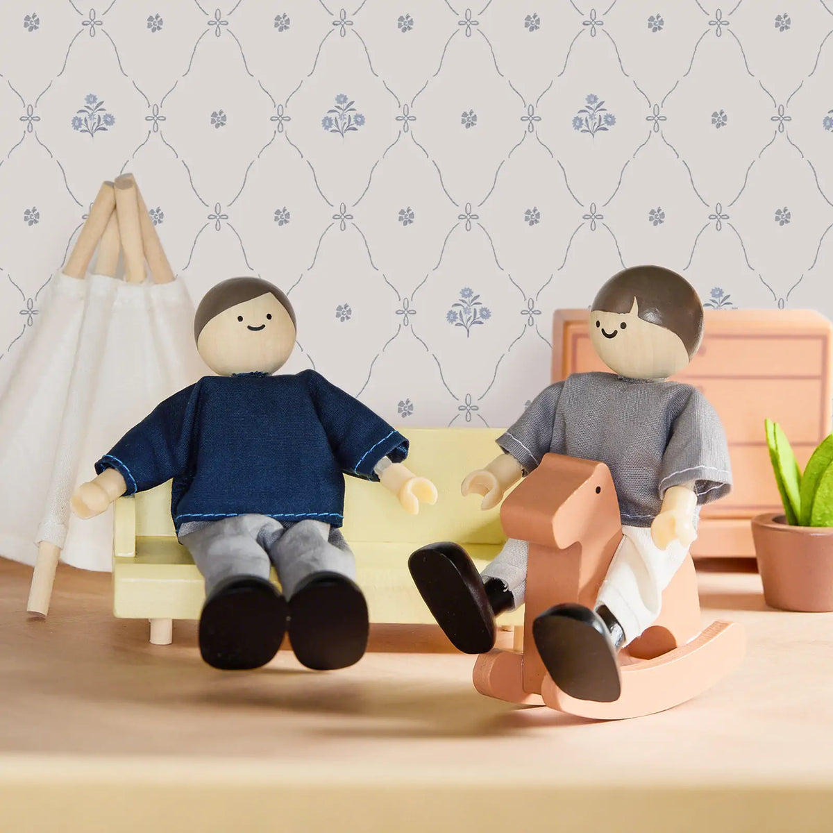 ® Sweetwood Evergreen Dollhouse & Wooden Dollhouse Dolls