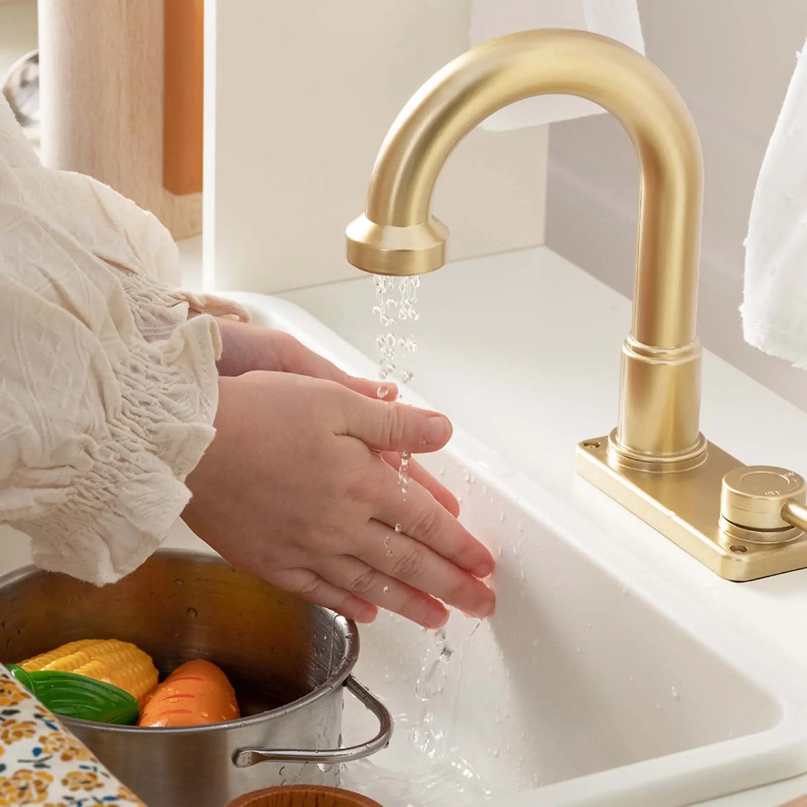 ® Play Kitchen With Running Water - Iconic Aqua Kitchen In Cream