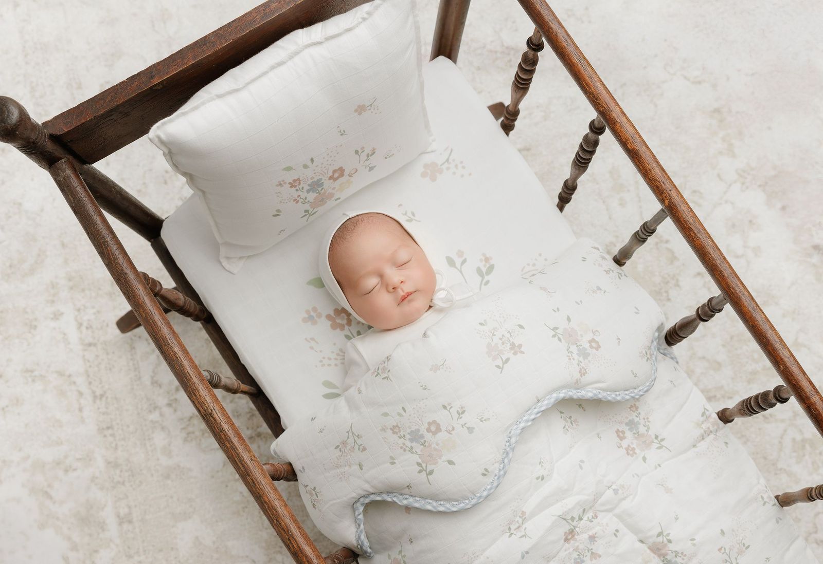 Peluche Gingham Floral Blanket + Pillowcase