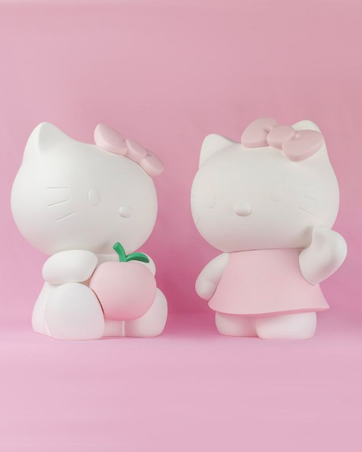 Hello Kitty Robe Matt White & Pastel Pink Dress 10.5in