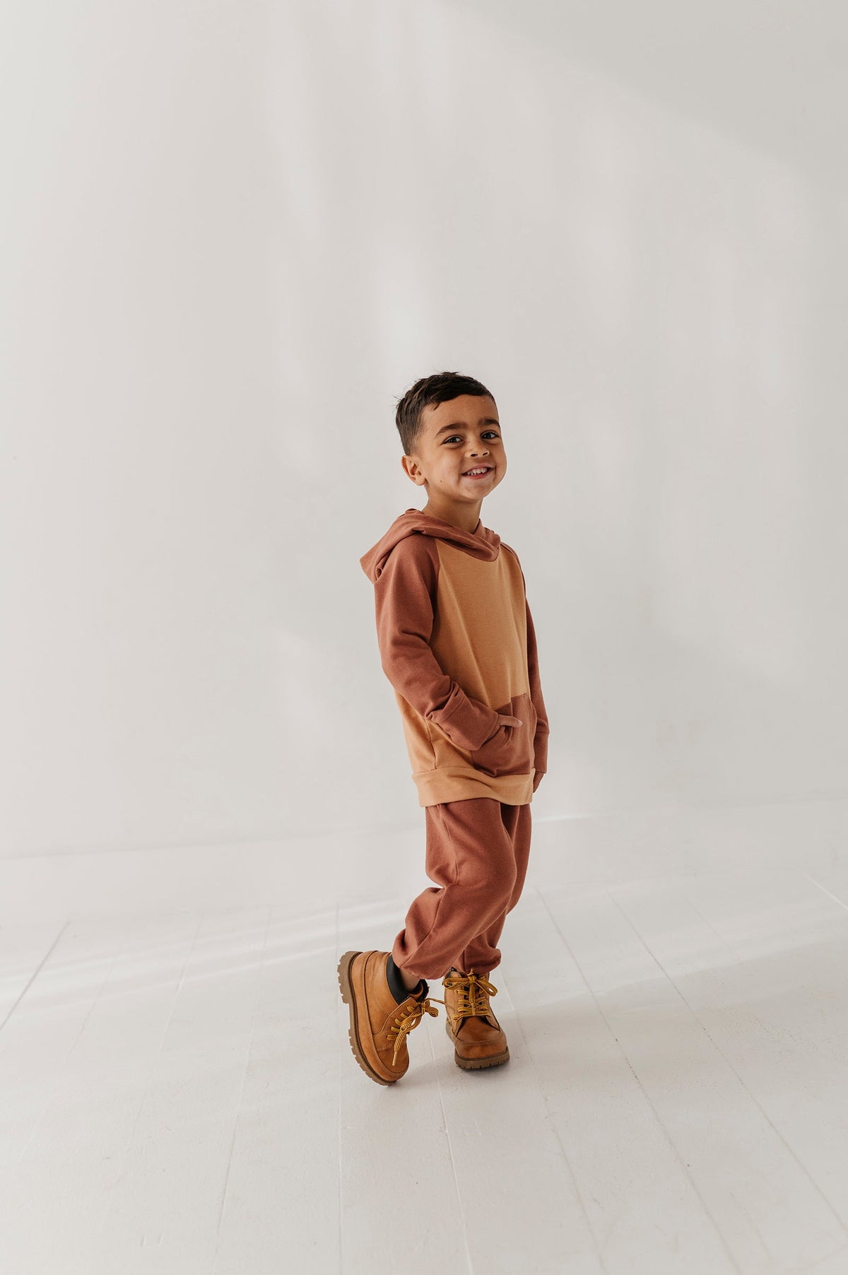 Boys Baggy Sweatpants In Rust