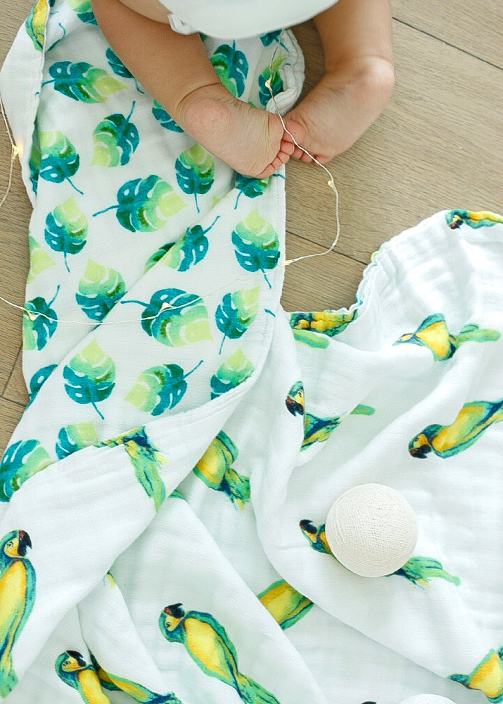 ORGANIC SNUG BLANKET - PARROTS