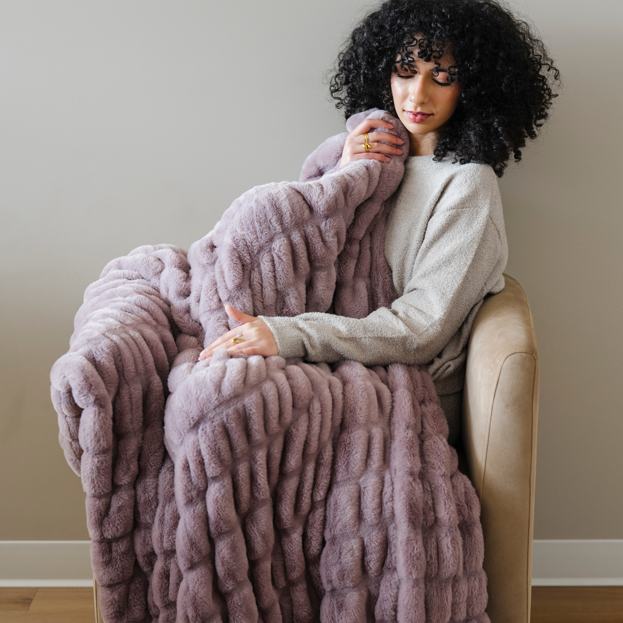 Double Ruched Faux Fur Throw Blankets