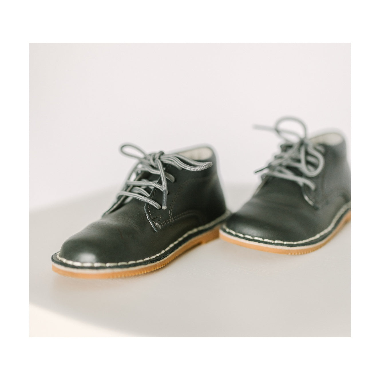 Tuck Mid-top Lace Up Shoe