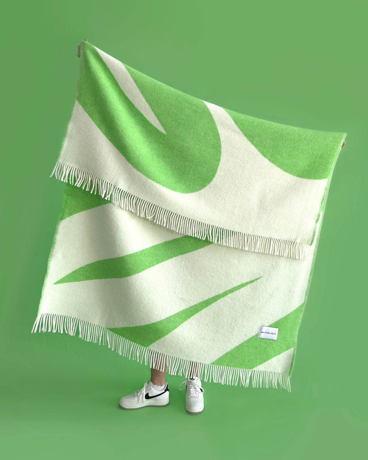 Blanket Swirl White / Apple 4.25 X 6.5 Ft