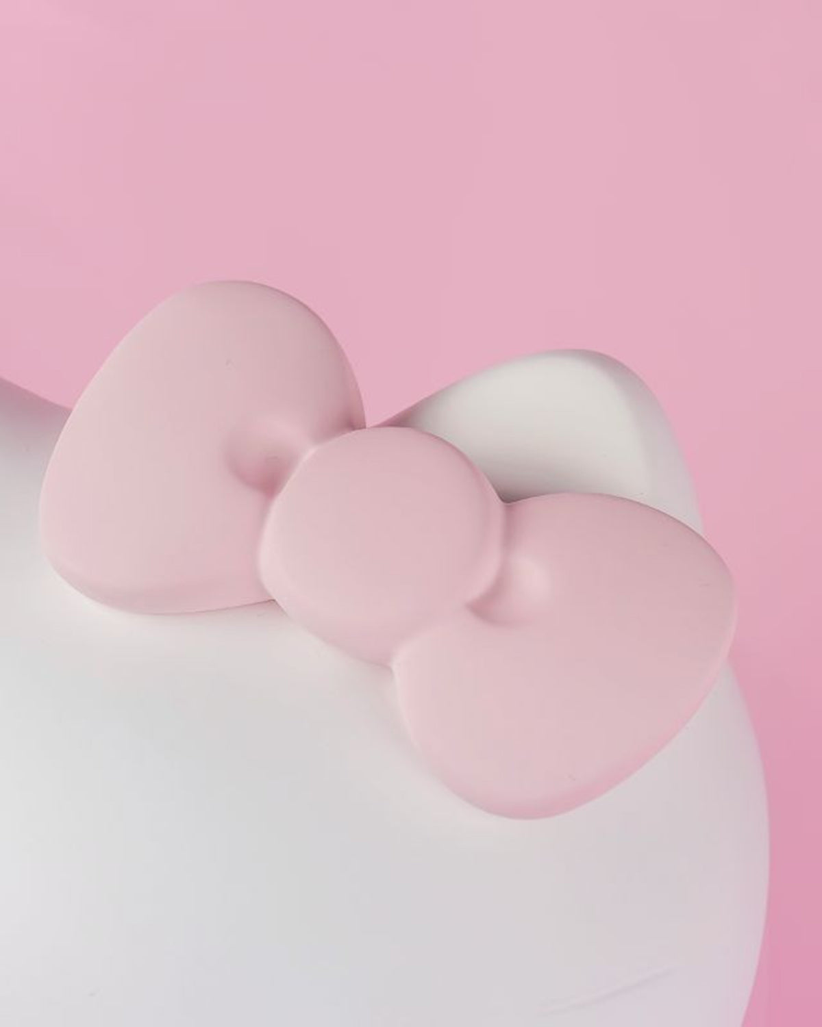 Hello Kitty Apple Matt White With Pastel Pink Apple 10in