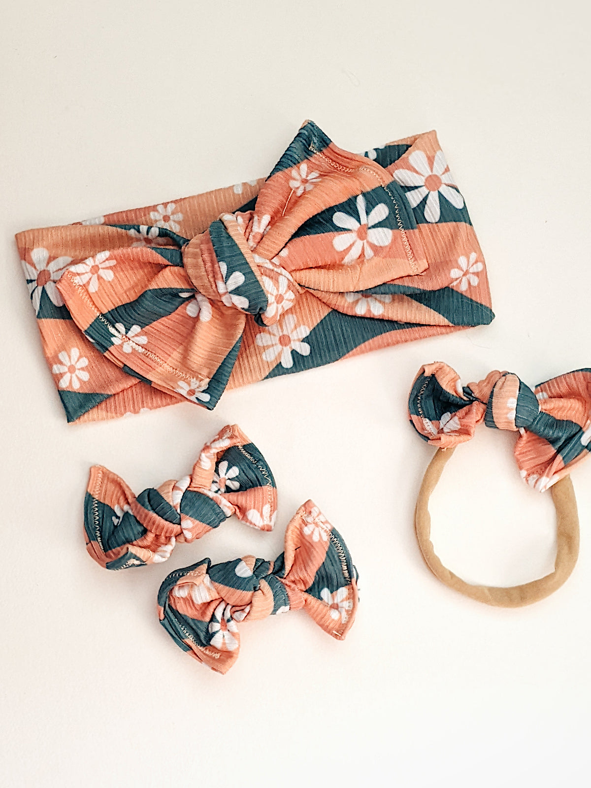 Retro Daisy Ribbed Bow