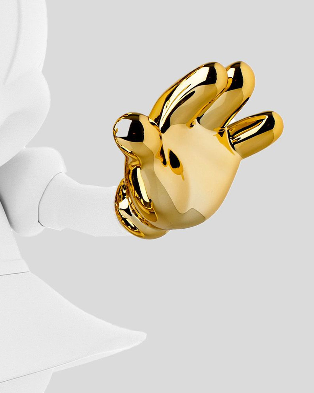 Minnie Mouse Welcome White & Gold 12in