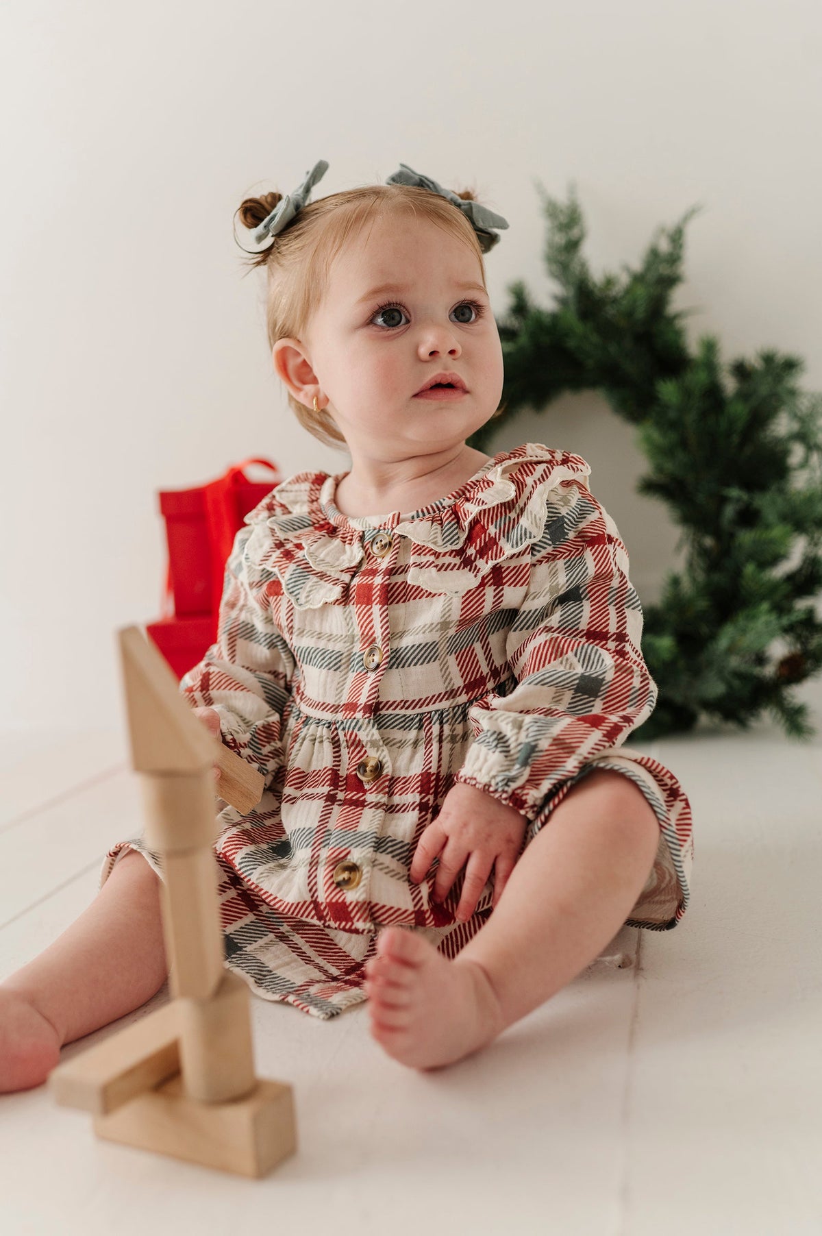 Girls Ruffled Collar Dress In Tartan Plaid