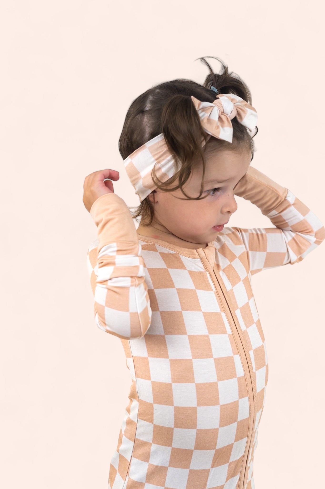Sandy Checkers Dream Bow
