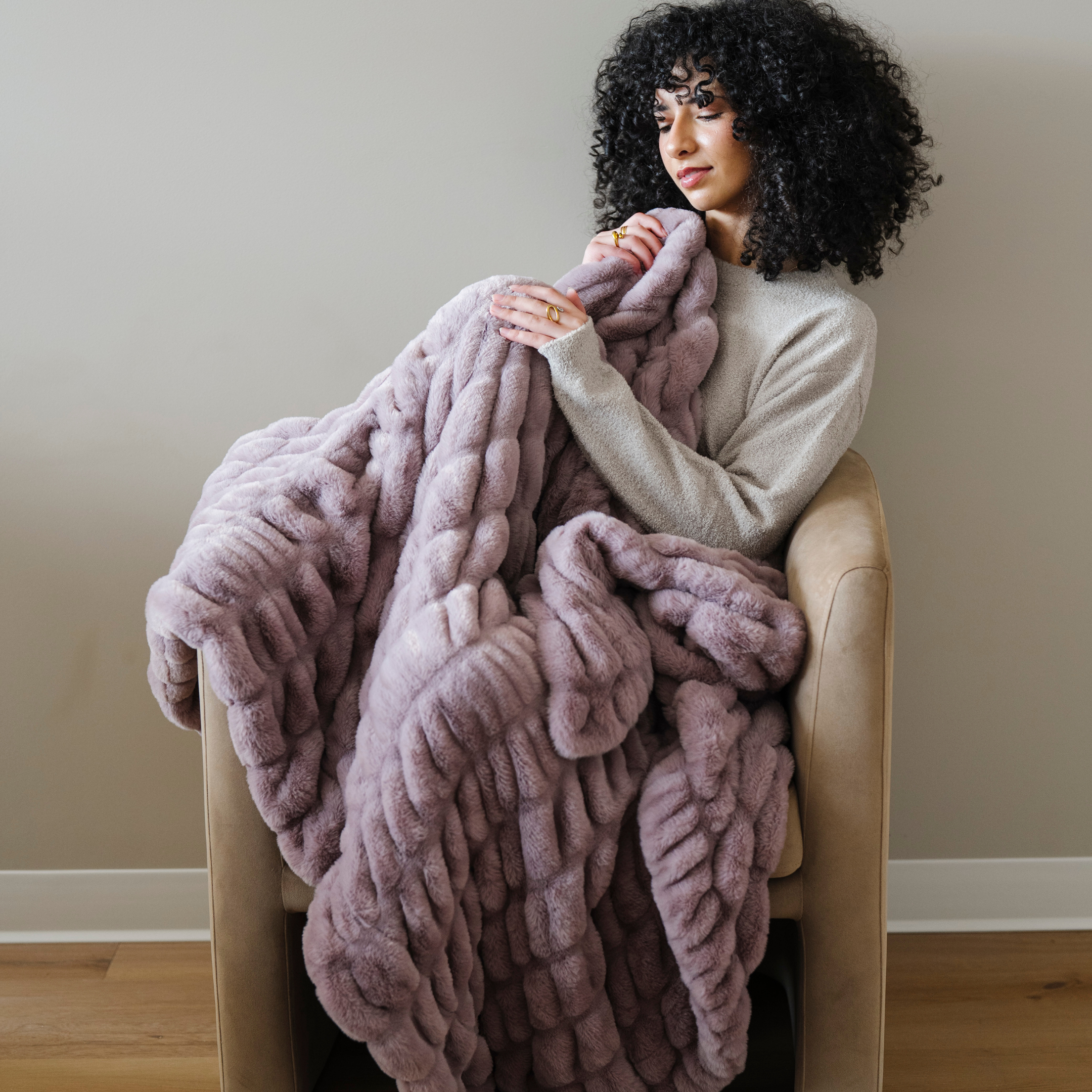 Double Ruched Faux Fur Xl Throw Blankets