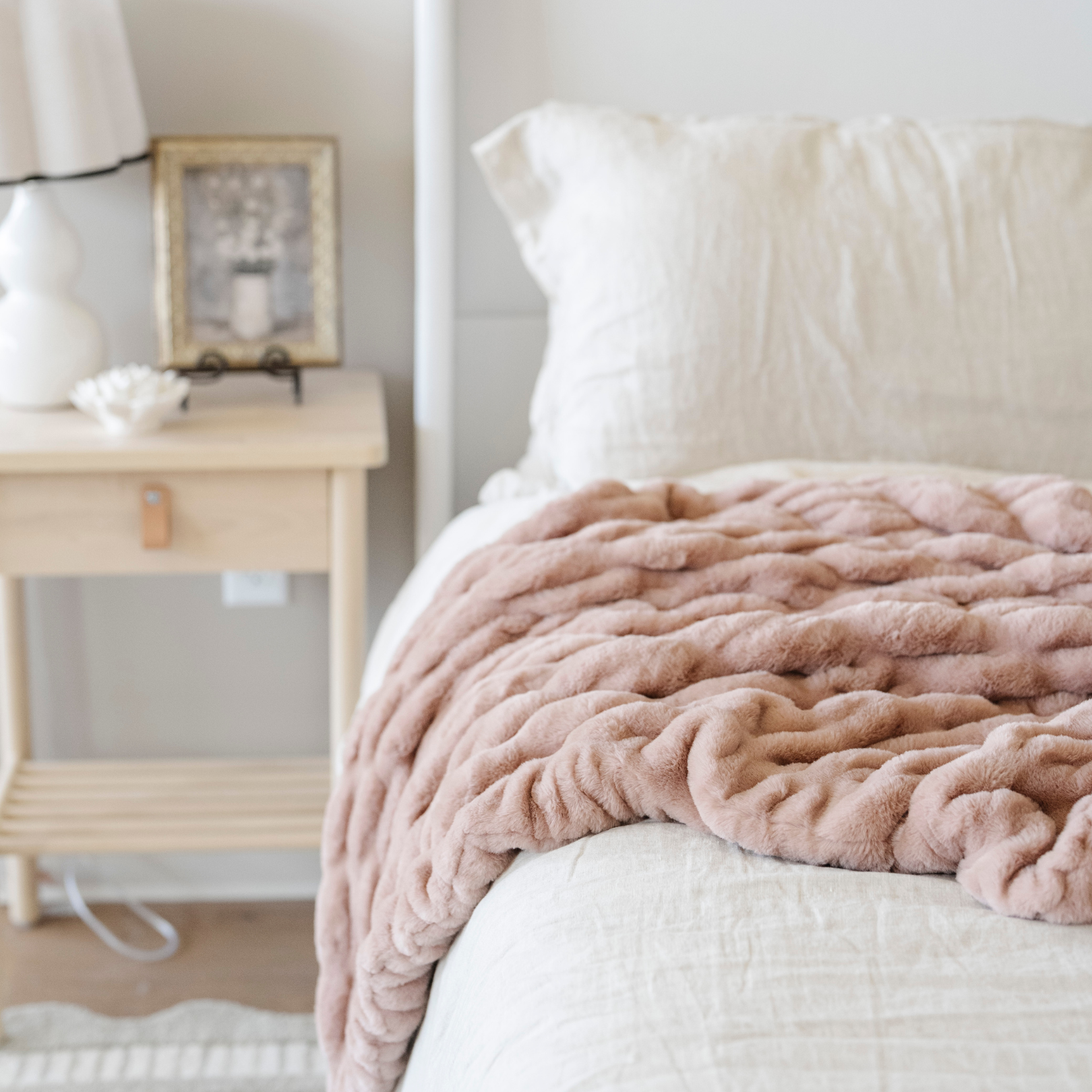 Double Ruched Faux Fur Xl Throw Blankets