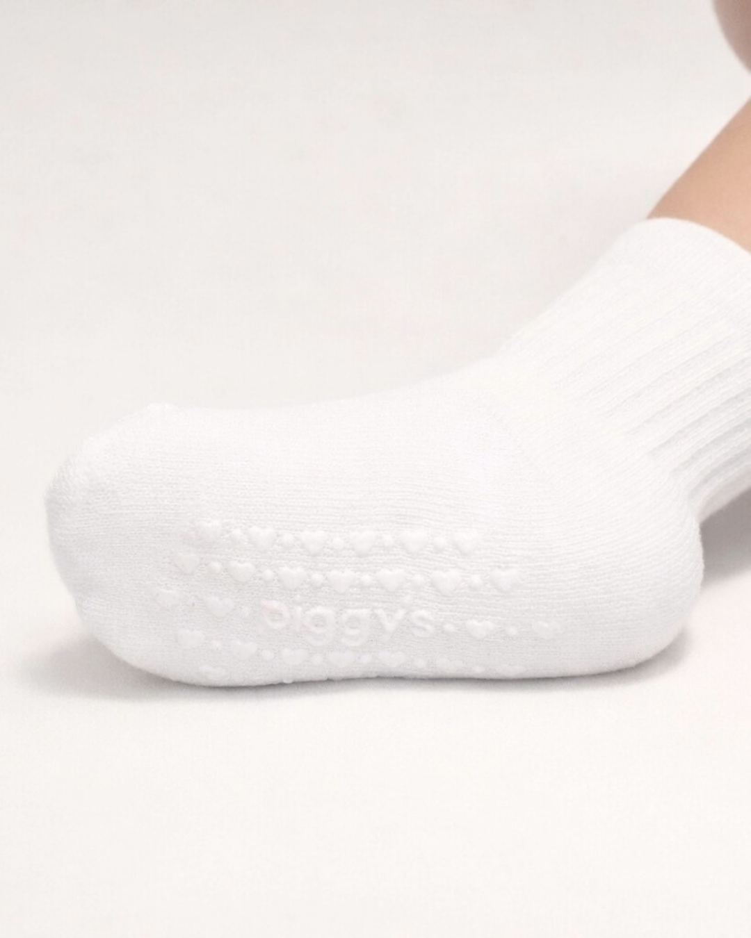 Newborn Gripper Crew Socks 4-pack (0-3 Months) - Bone