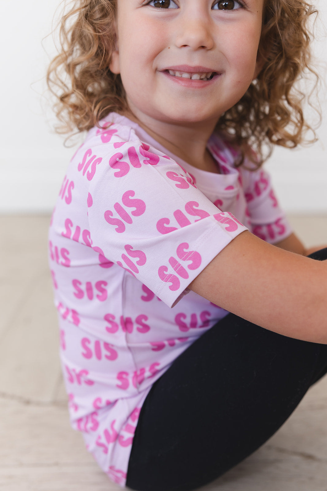 Sis - Everyday Tee