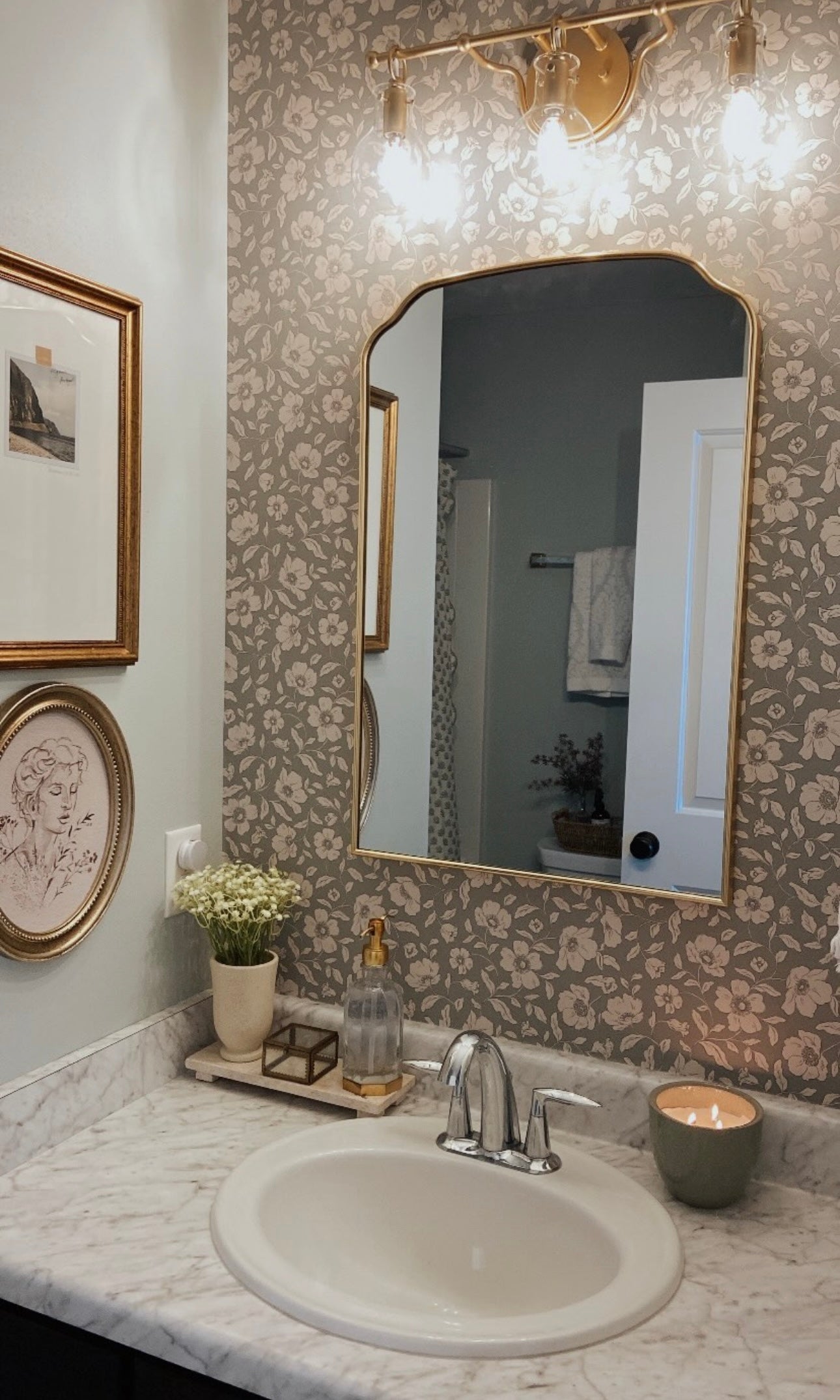 Margaret Wallpaper By Daphne And Sage