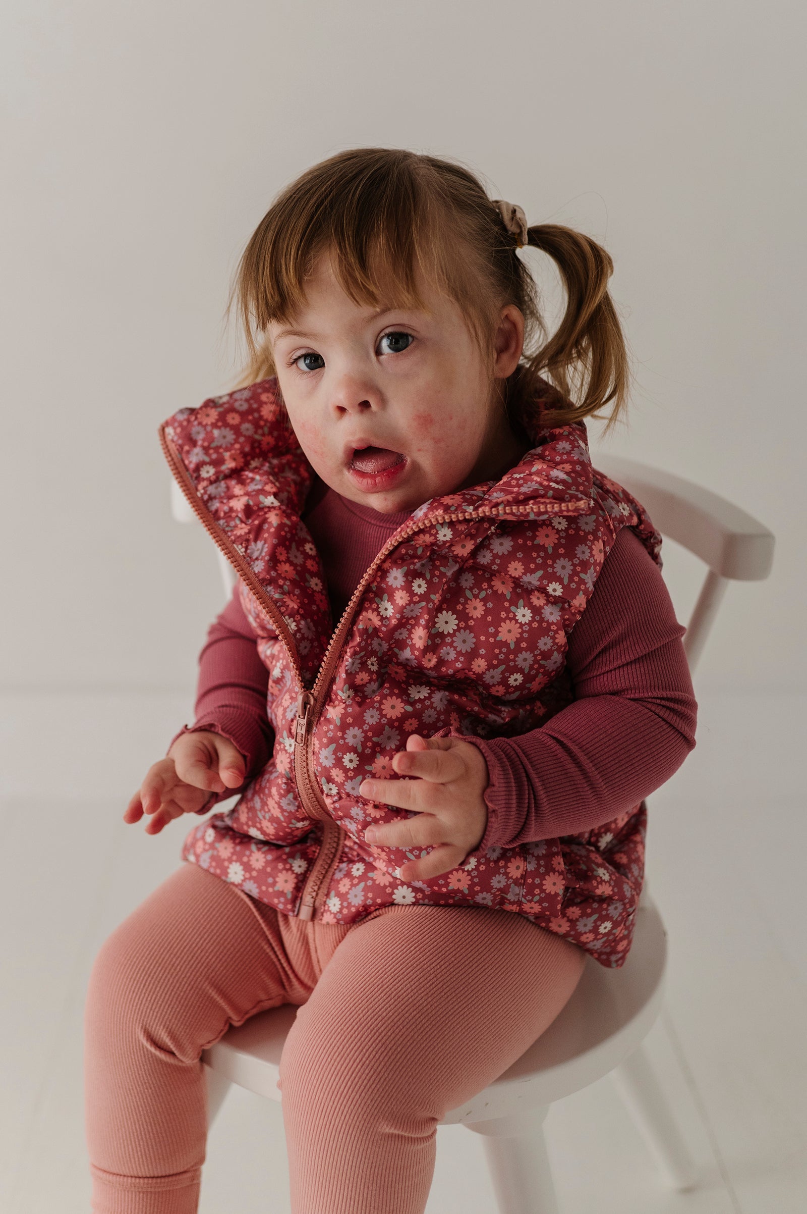 Girls Puffer Vest In Tiny Petals