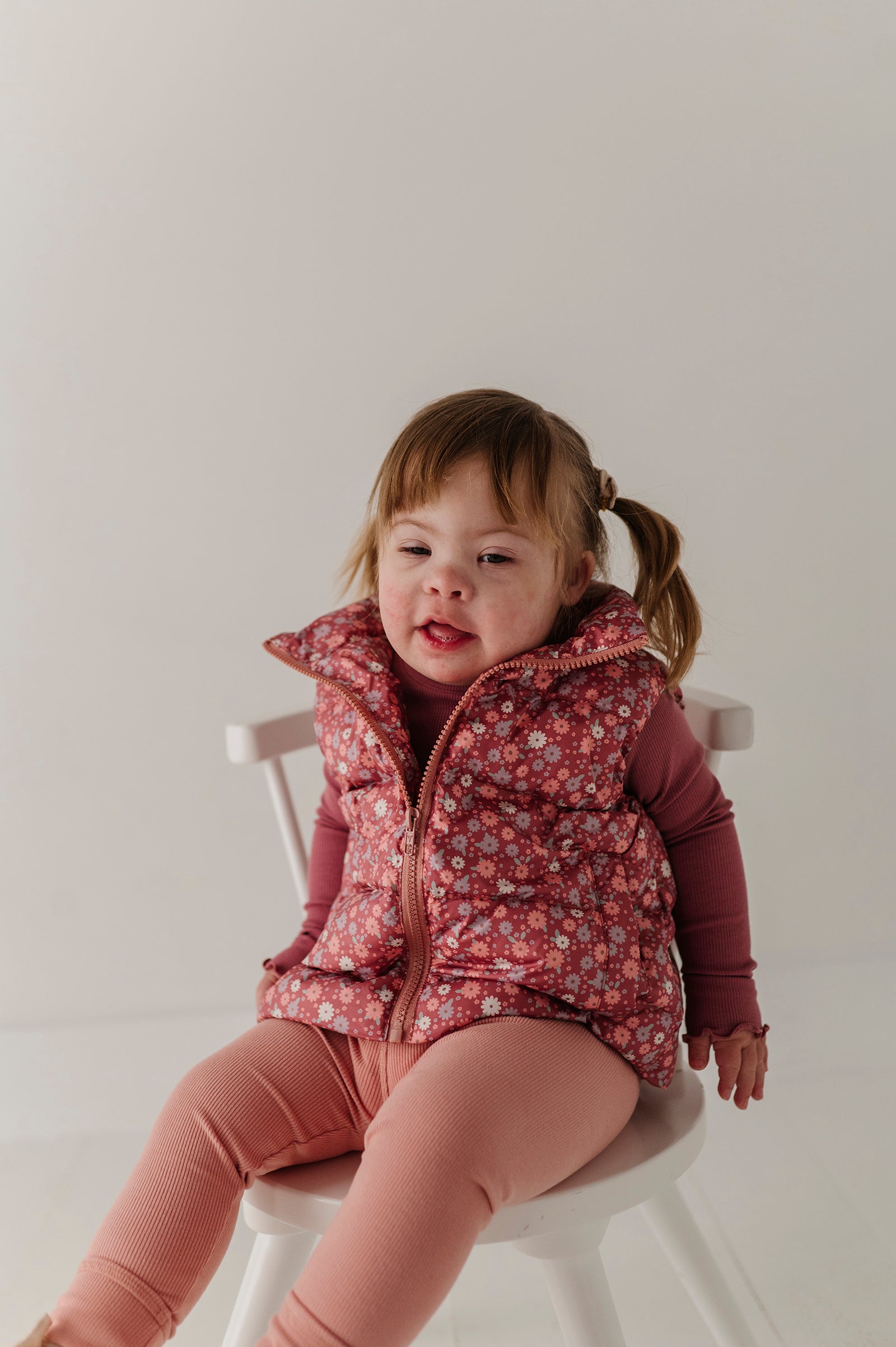 Girls Puffer Vest In Tiny Petals