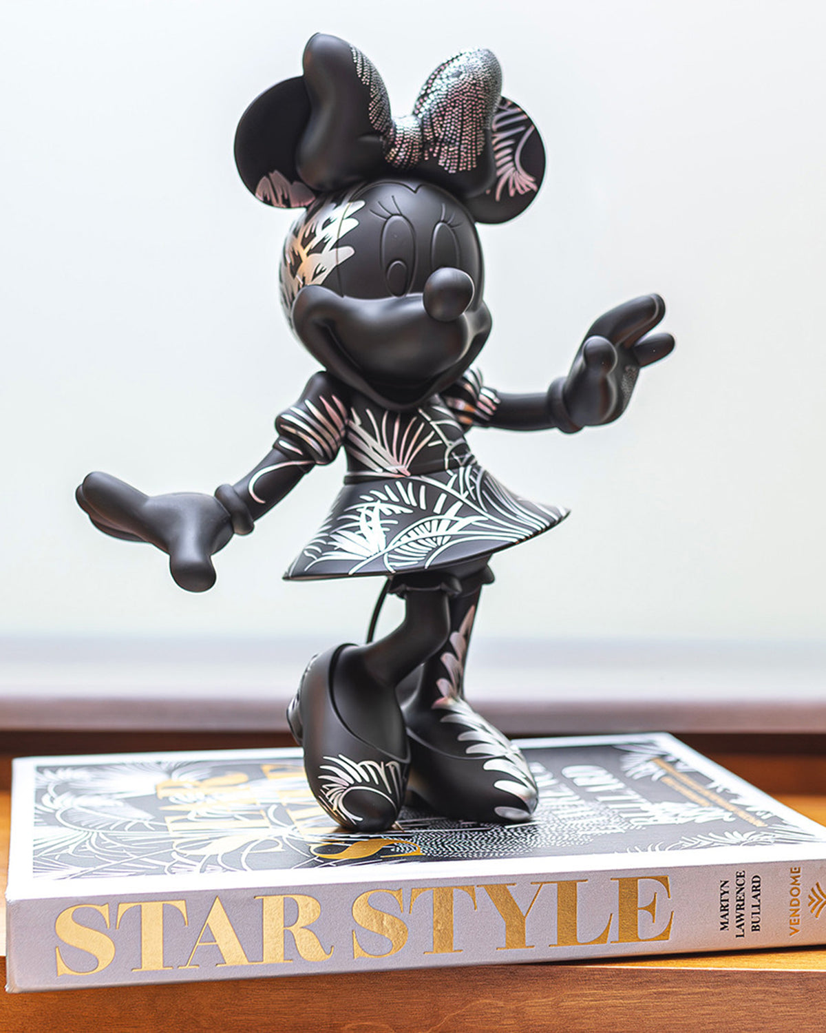 Minne Mouse Star Style Black & Grey 12in