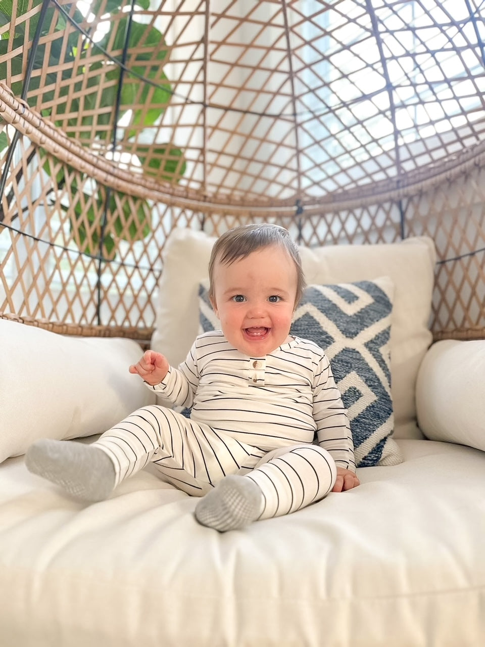 Top And Bottom Outfit And Hat Set (newborn-12 Months Sizes) Black Stripes