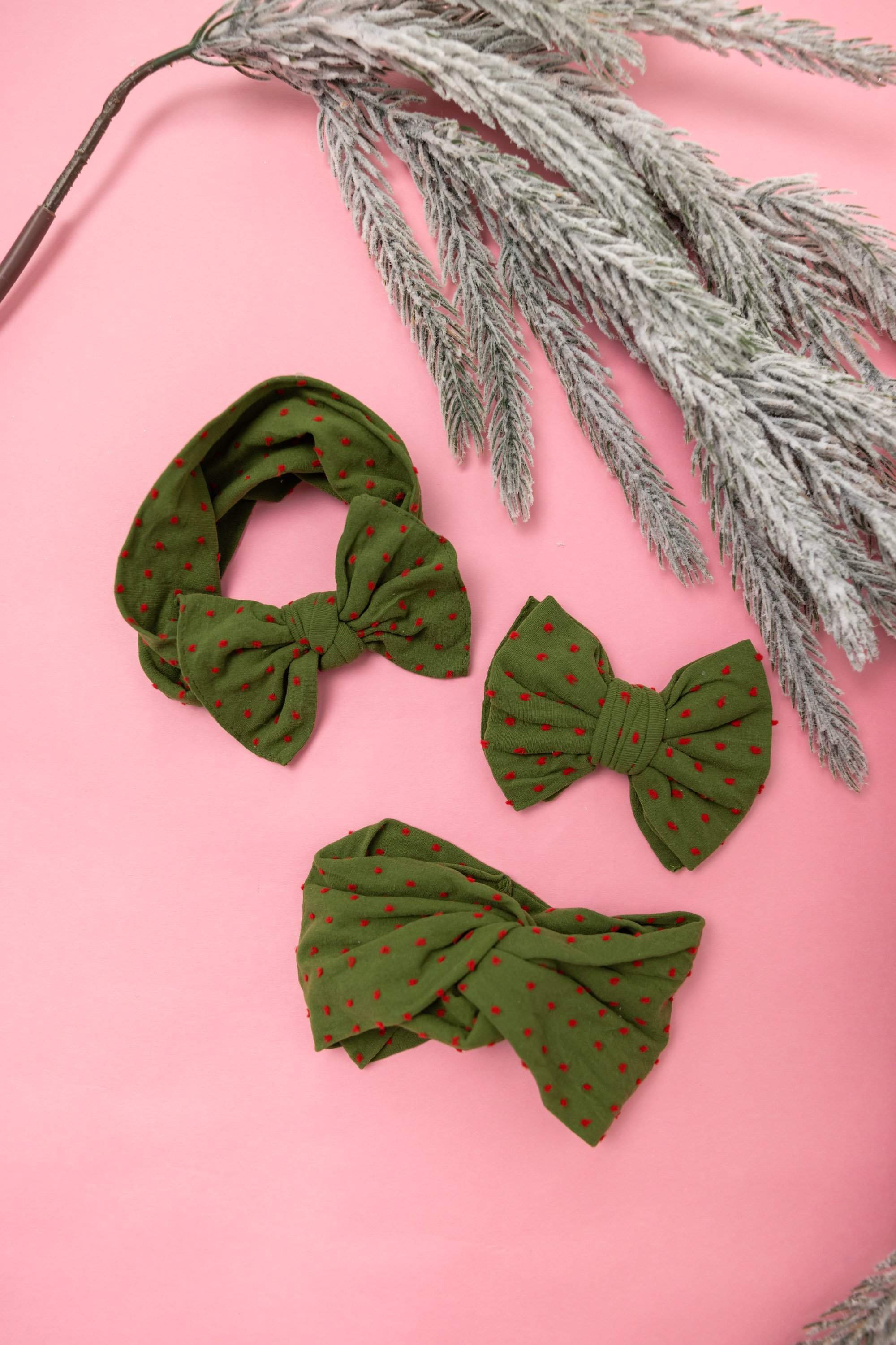 Patterned Shabby Knot: Hunter Green / Red Dot