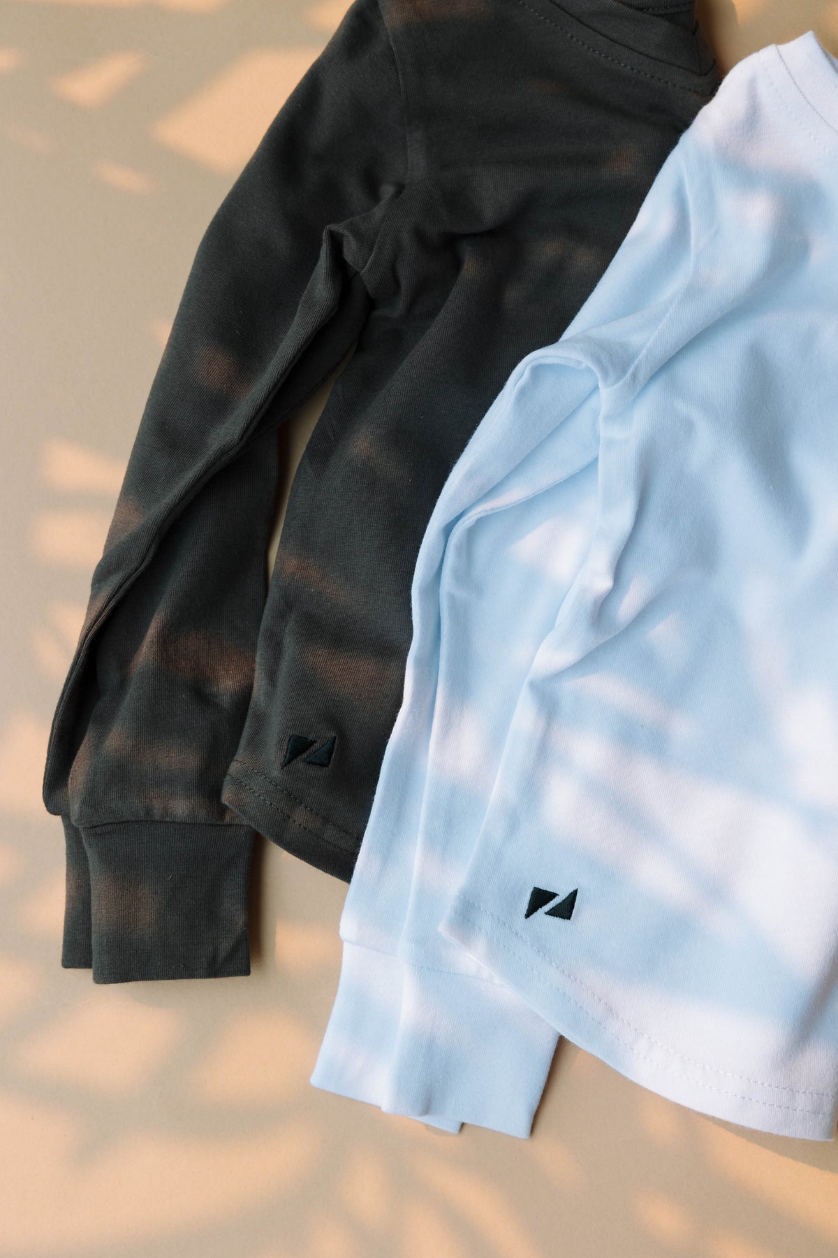 V-neck Signature Long Sleeve | Charcoal