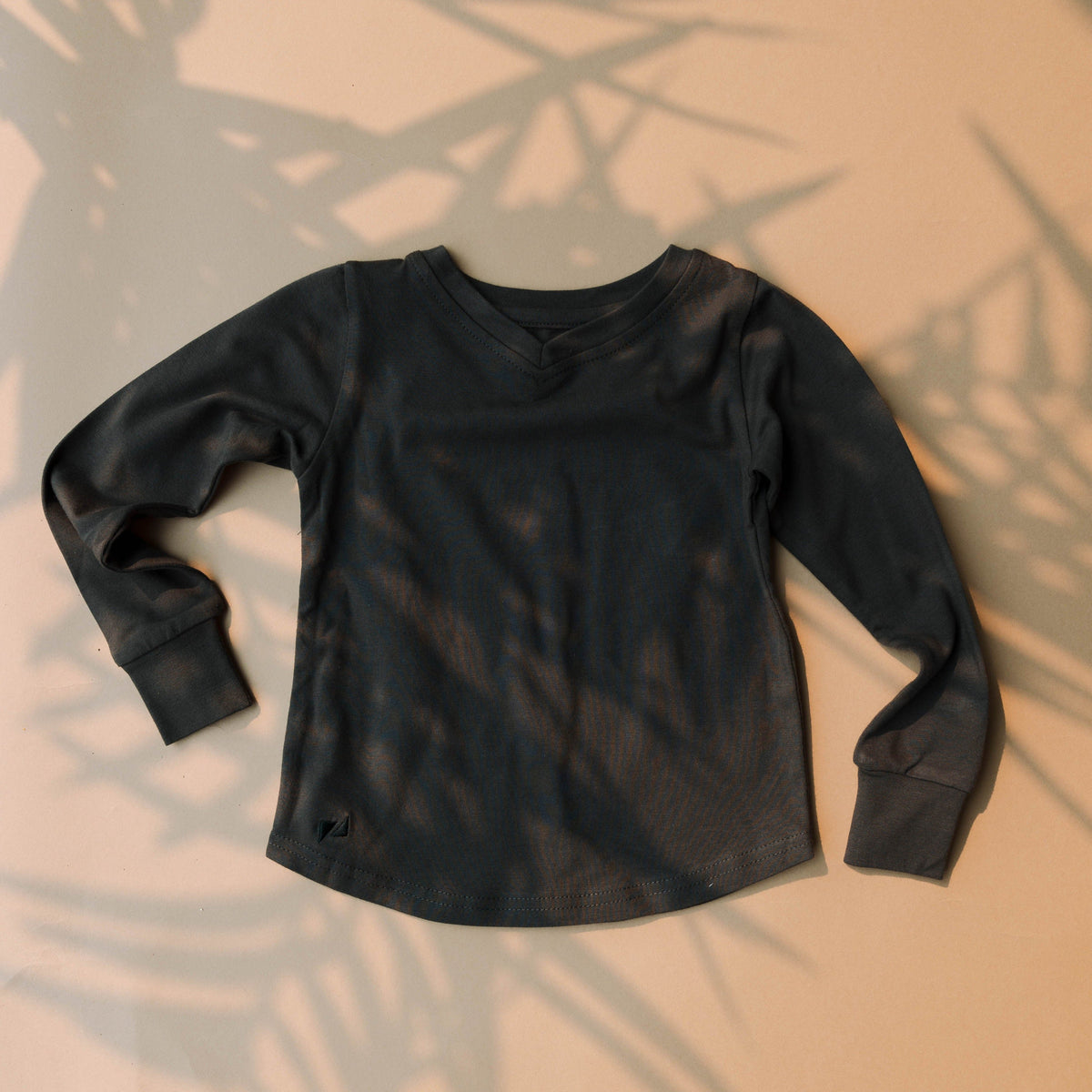 V-neck Signature Long Sleeve | Charcoal