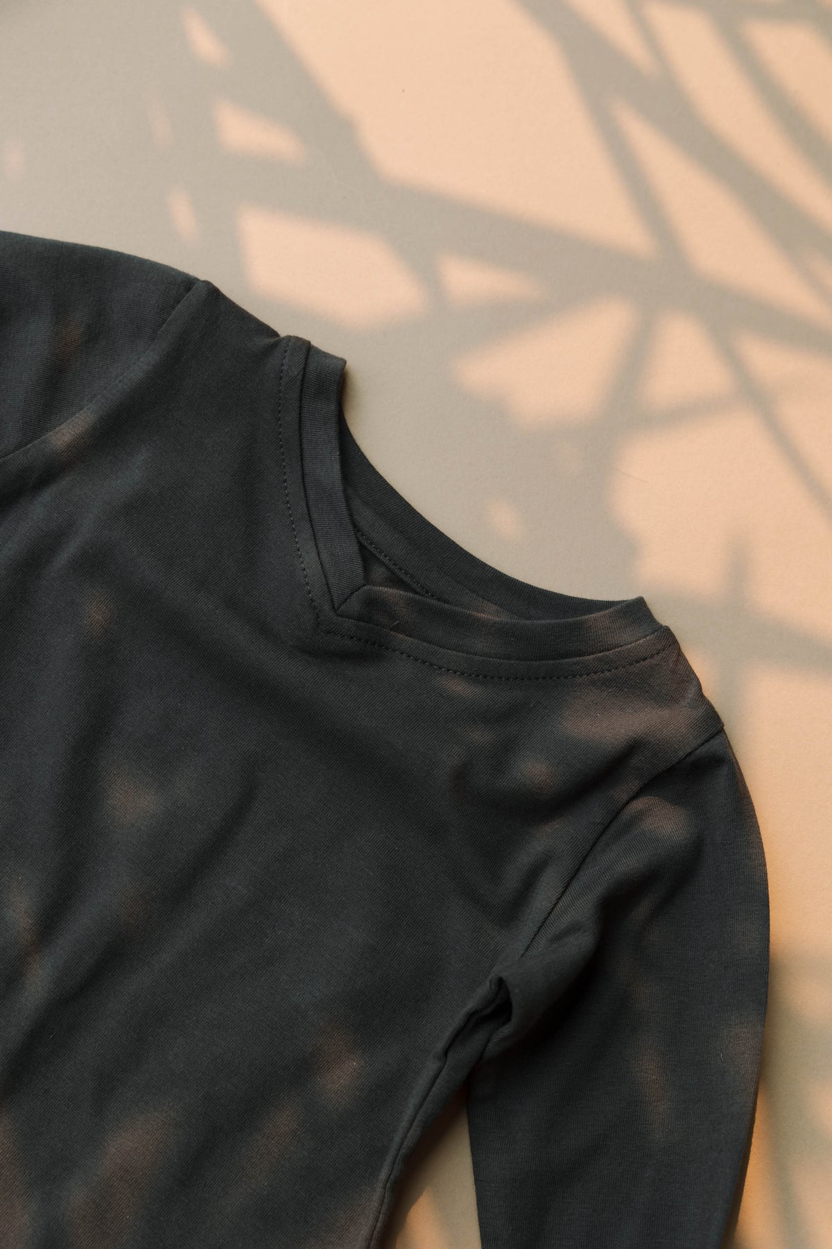 V-neck Signature Long Sleeve | Charcoal