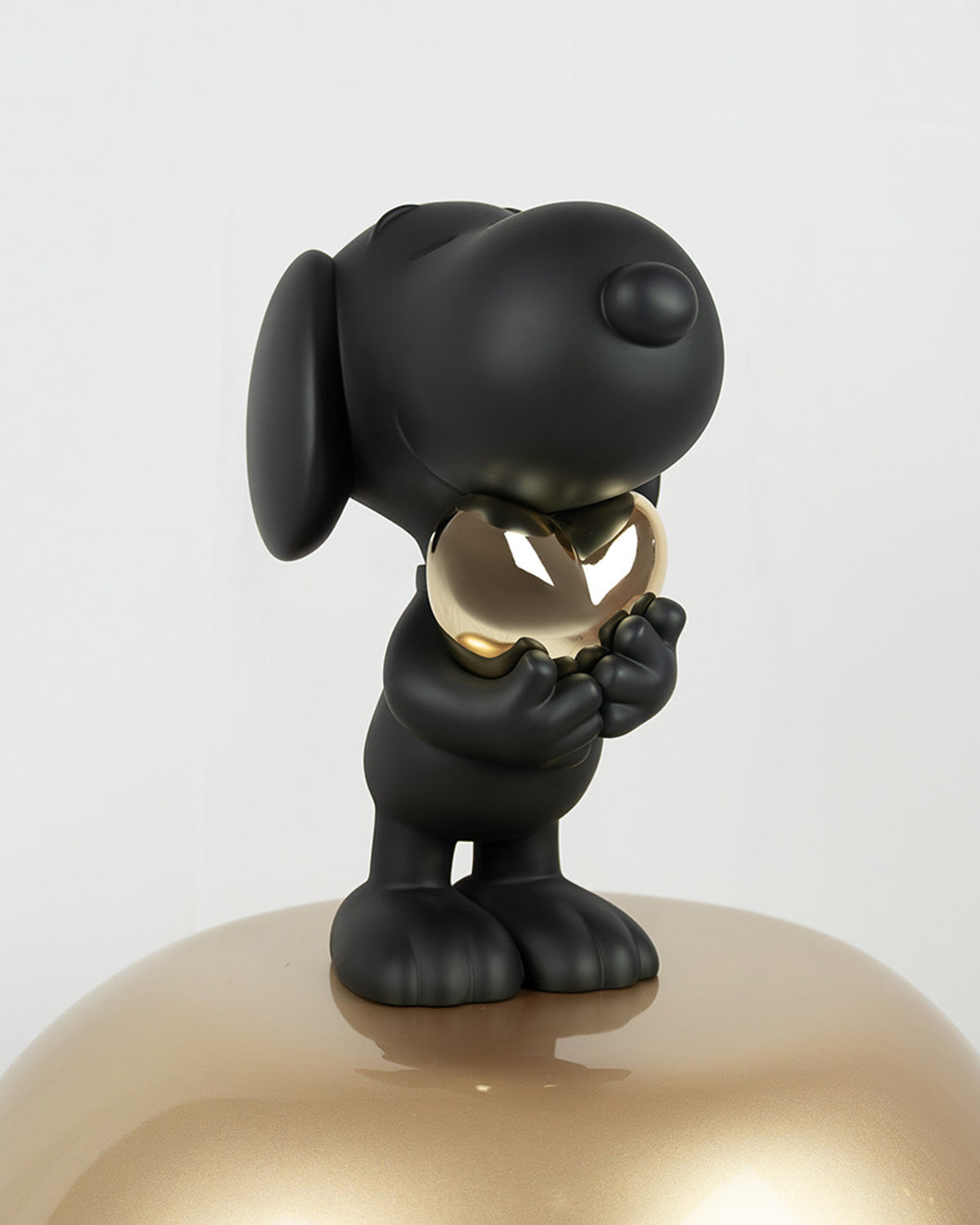 Snoopy Heart Black With Gold Heart 11in