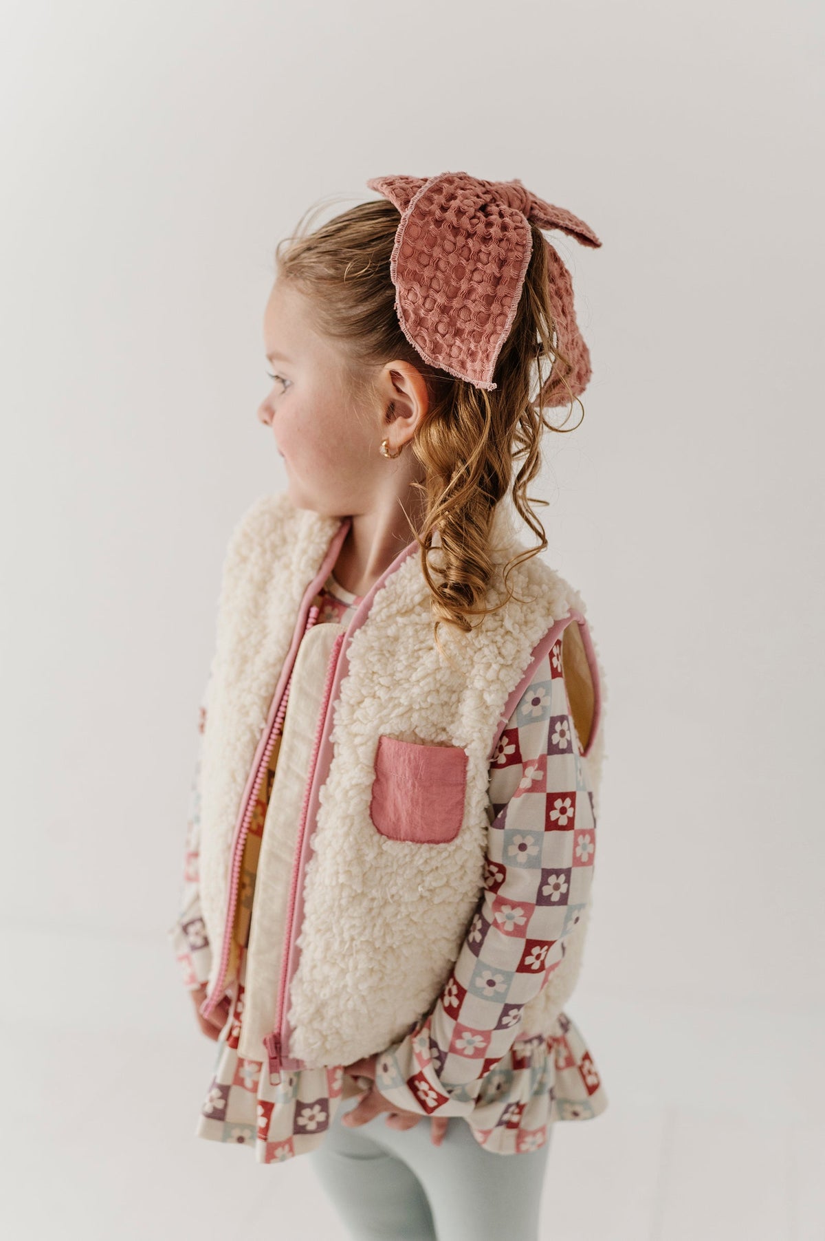 Sherpa Zipper Vest In Cream And Rose Elegance