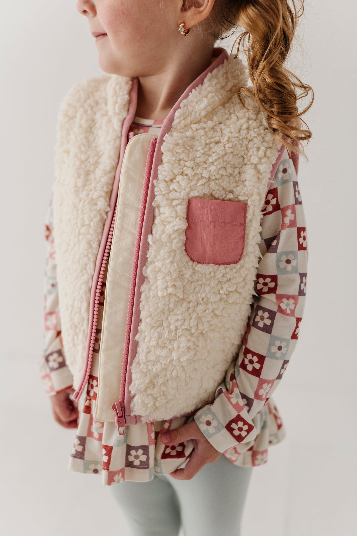 Sherpa Zipper Vest In Cream And Rose Elegance