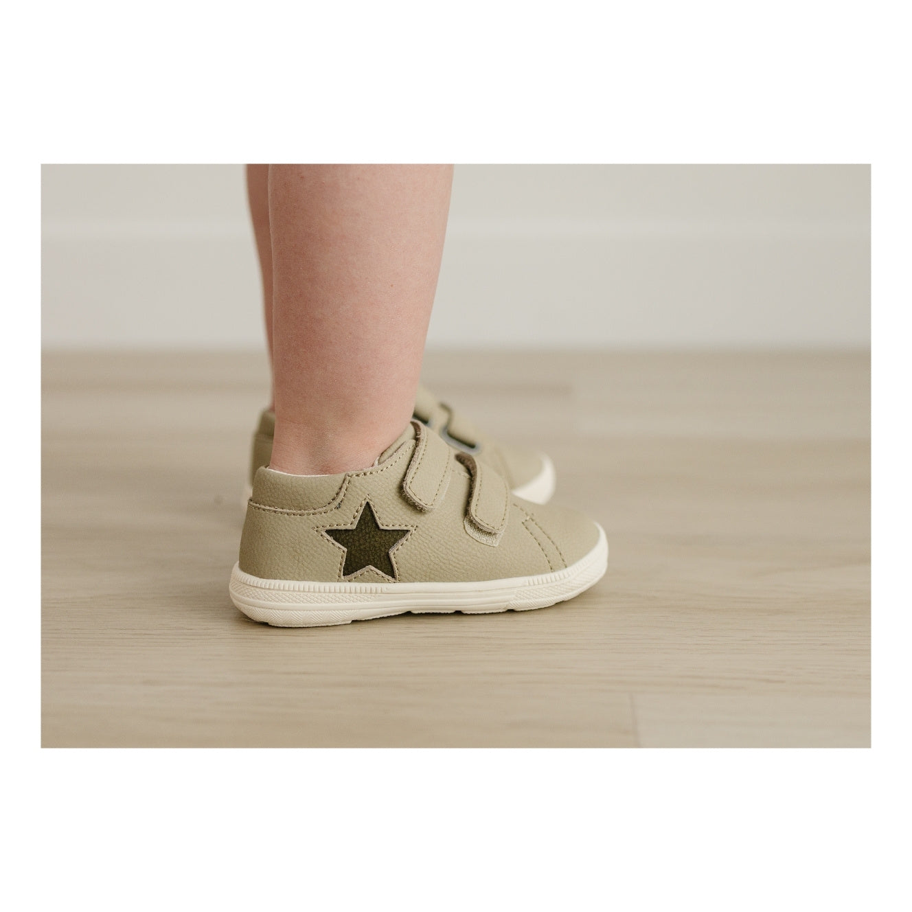 Leo Star Sneaker