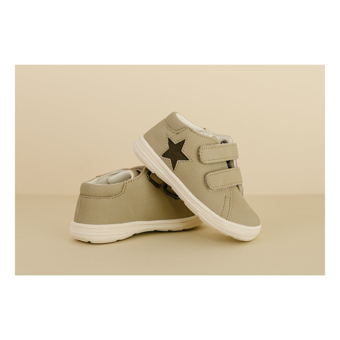 Leo Star Sneaker