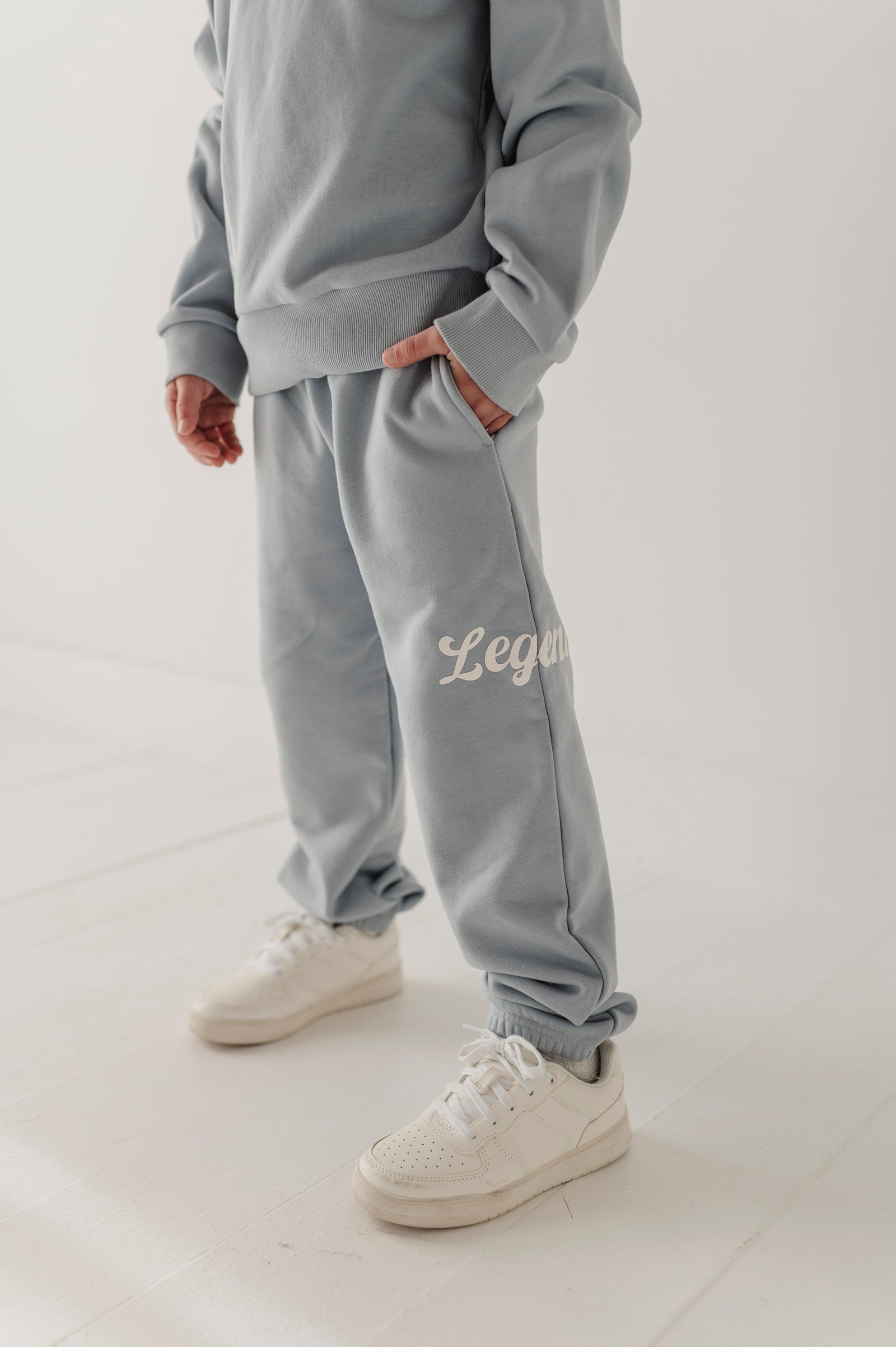 Boys Dario Graphic Sweatpants In Legend In Blue Fog