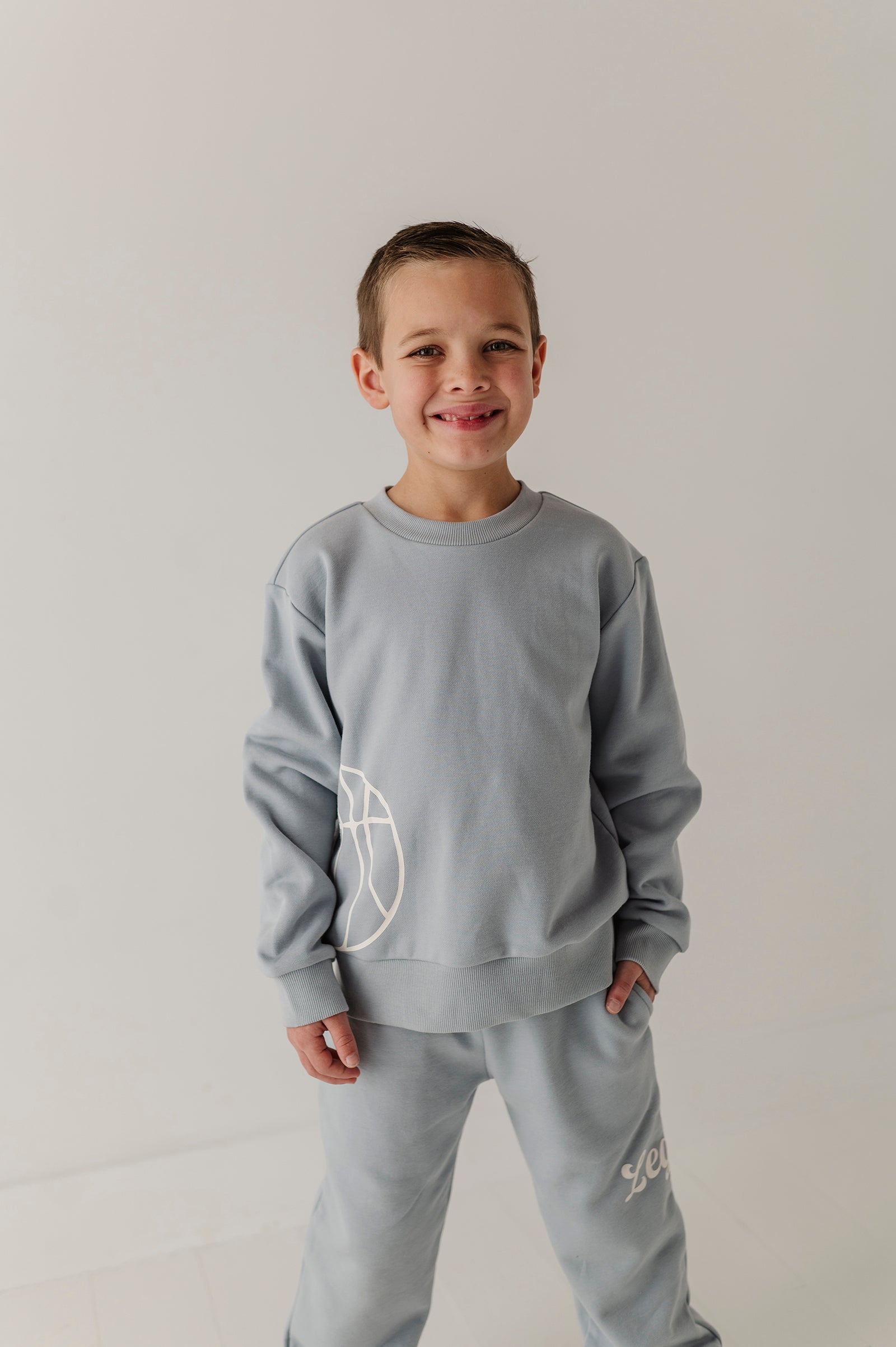 Boys Dario Graphic Sweatshirt In Blue Fog