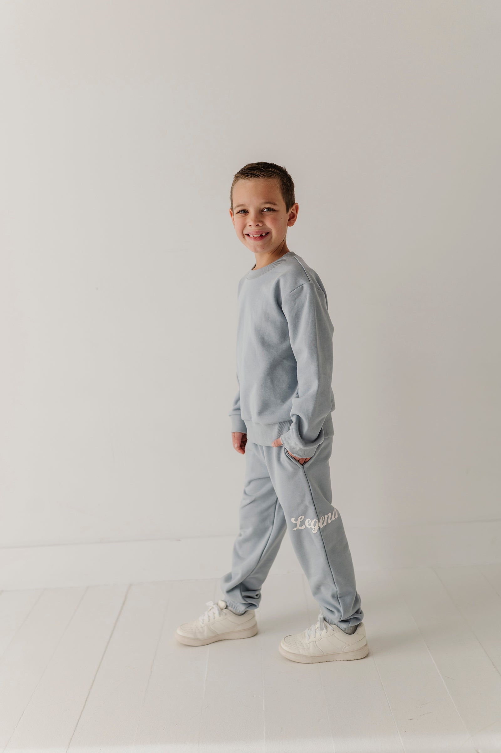 Boys Dario Graphic Sweatpants In Legend In Blue Fog