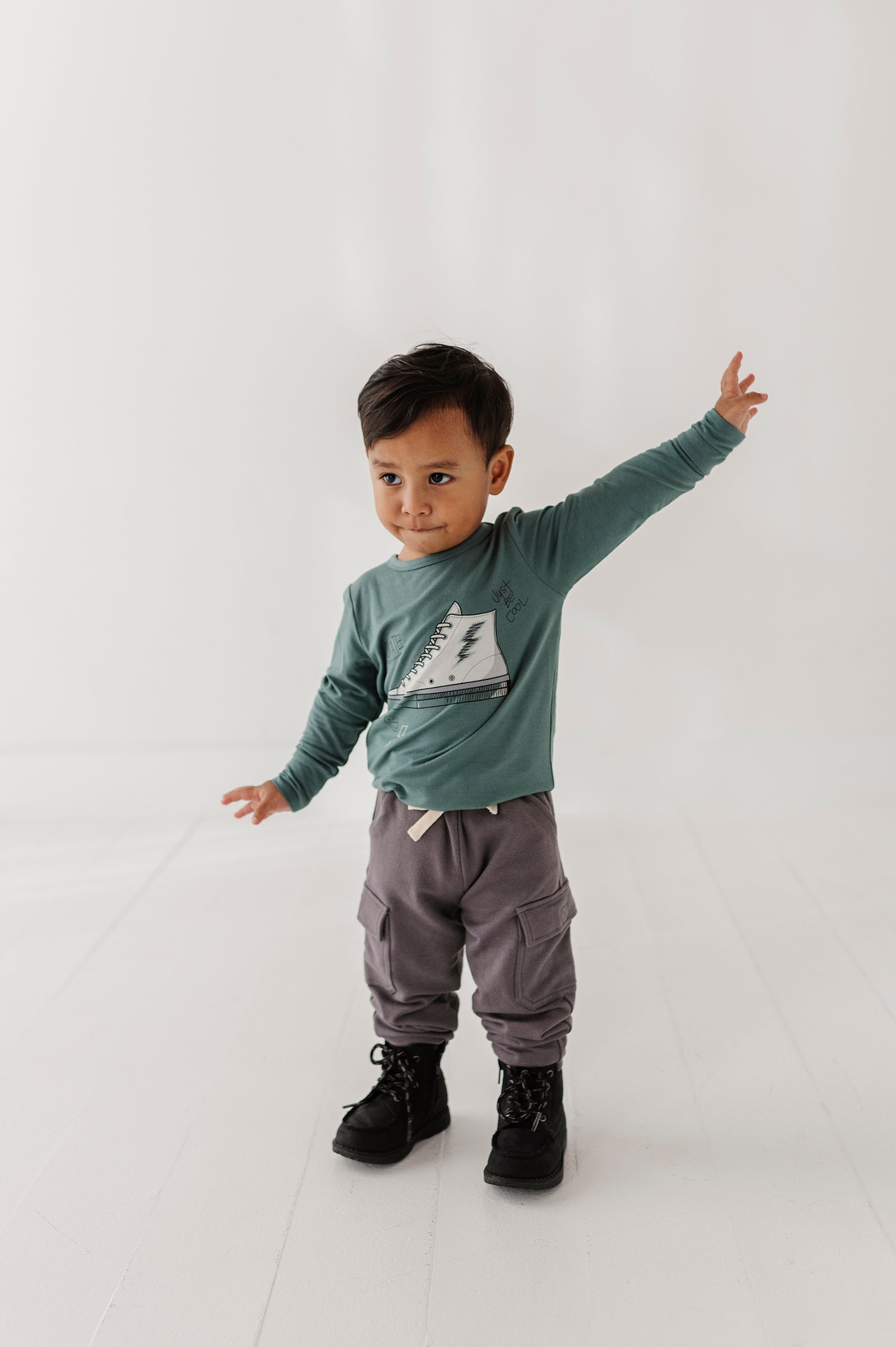 Boys Cargo Pants In Tornado Gray