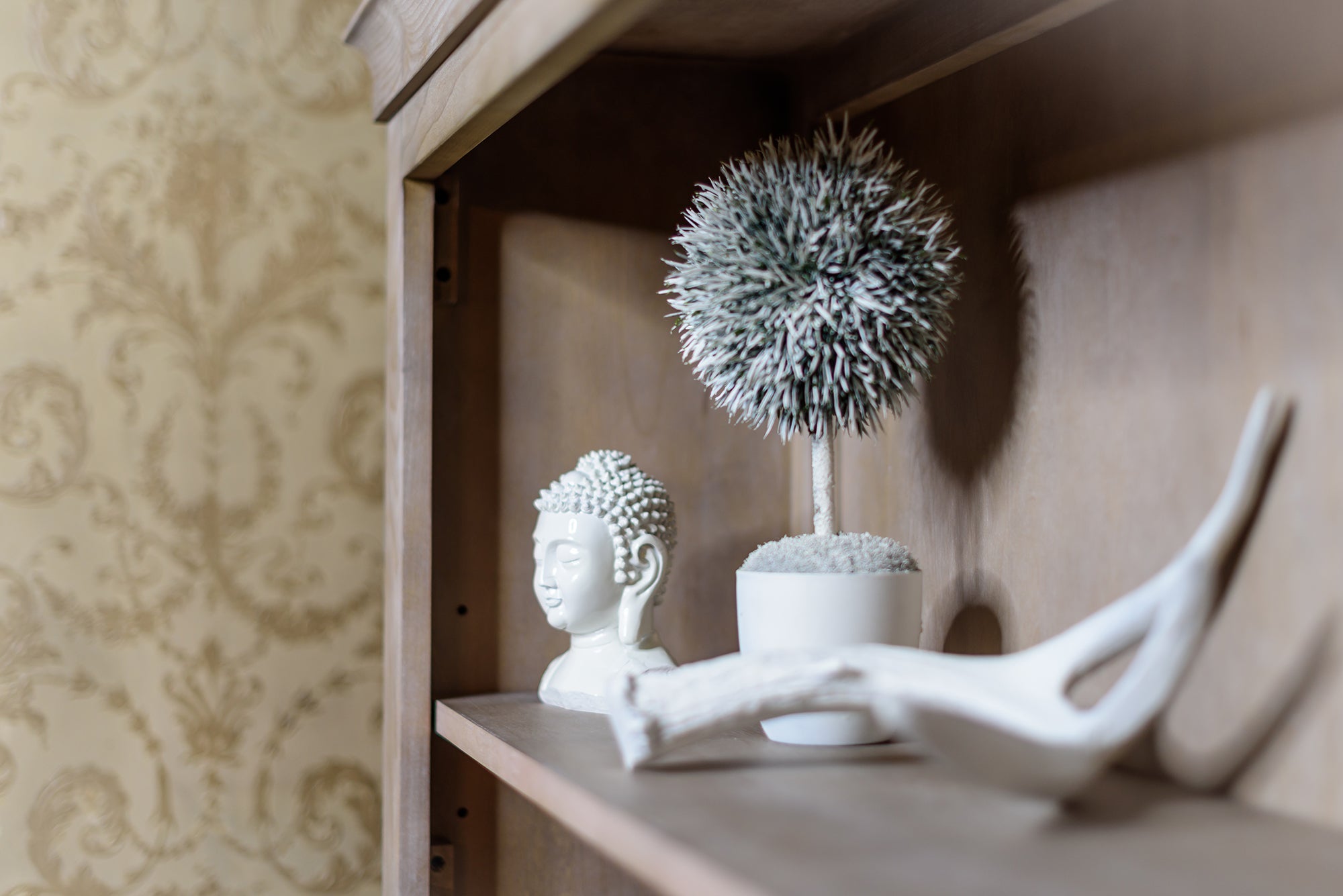 Cameo Hutch/bookcase