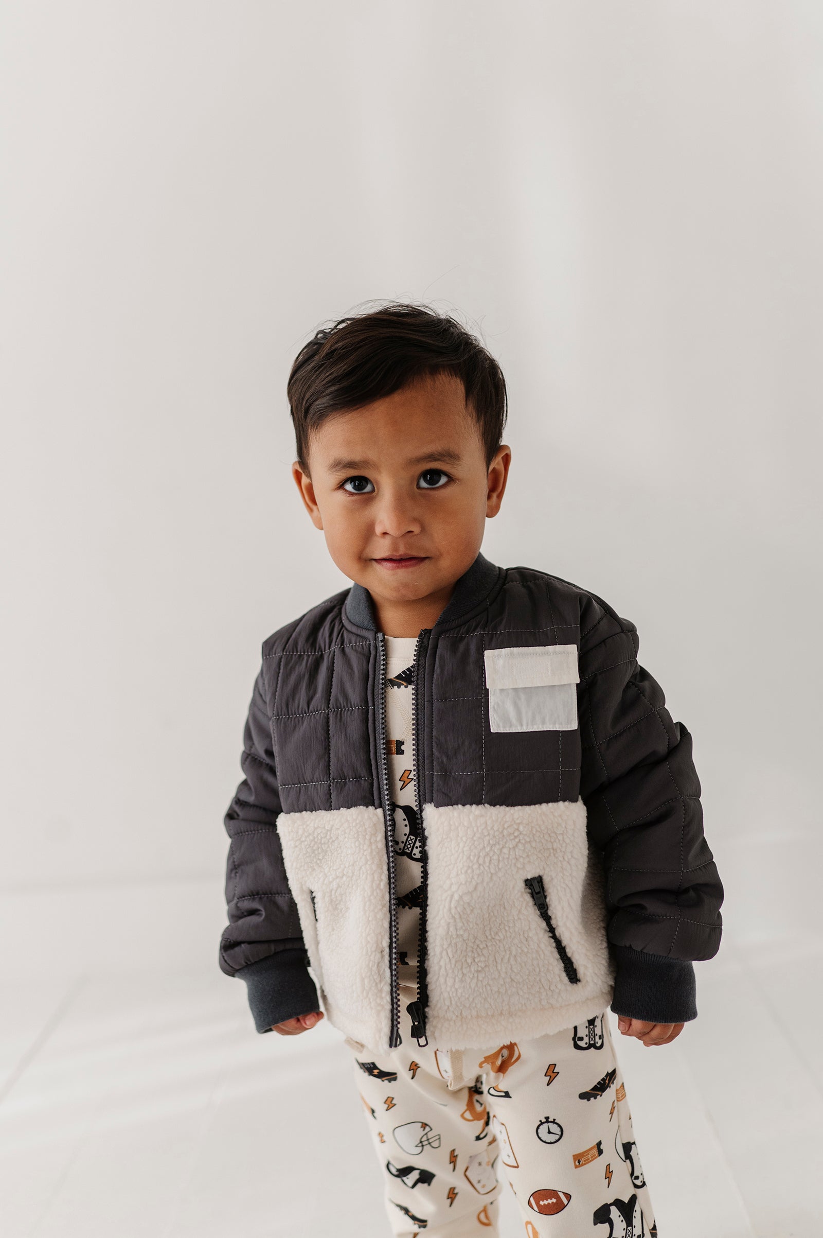 Boys Quilted Sherpa Jacket In Charcoal