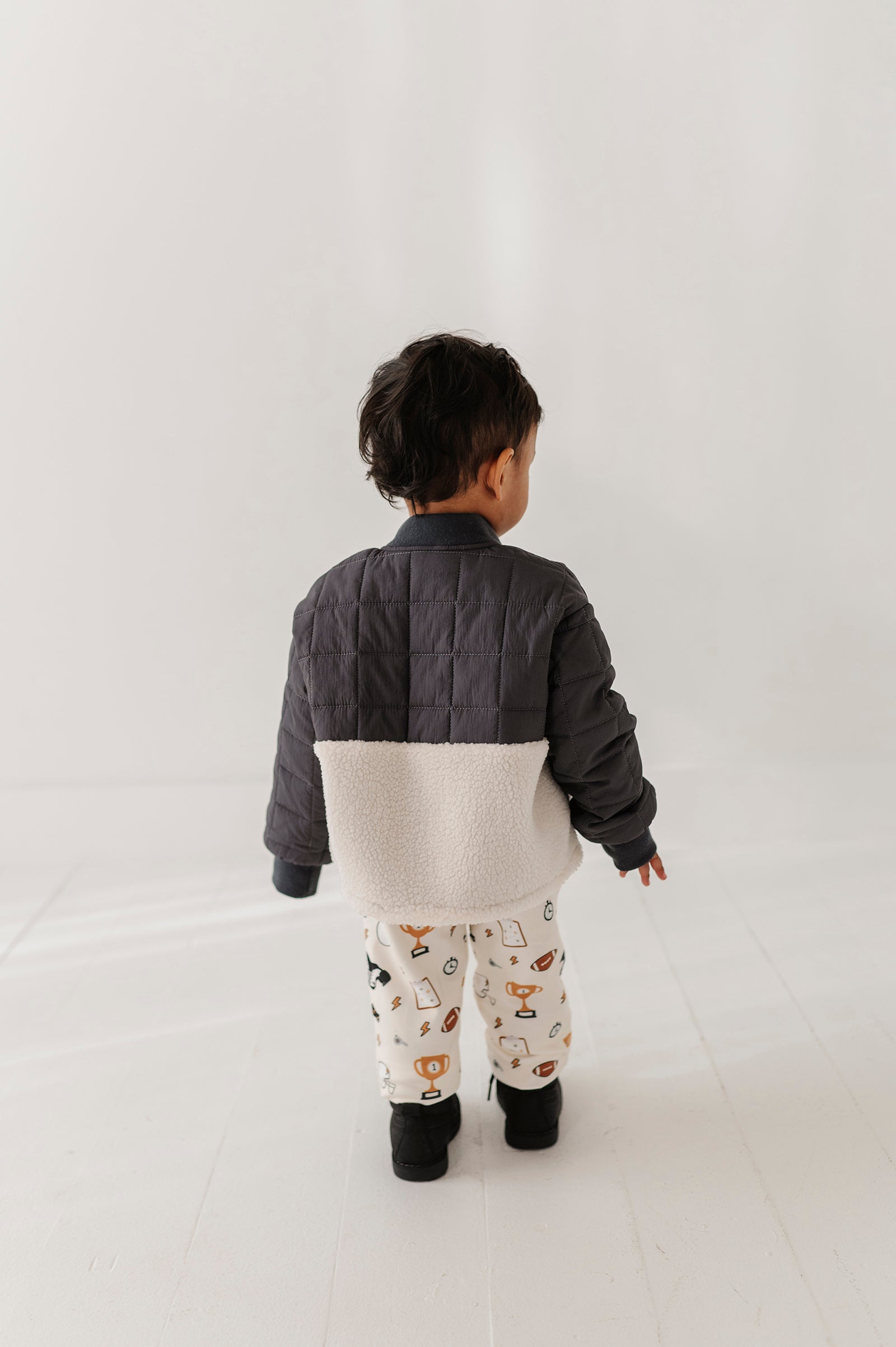 Boys Quilted Sherpa Jacket In Charcoal