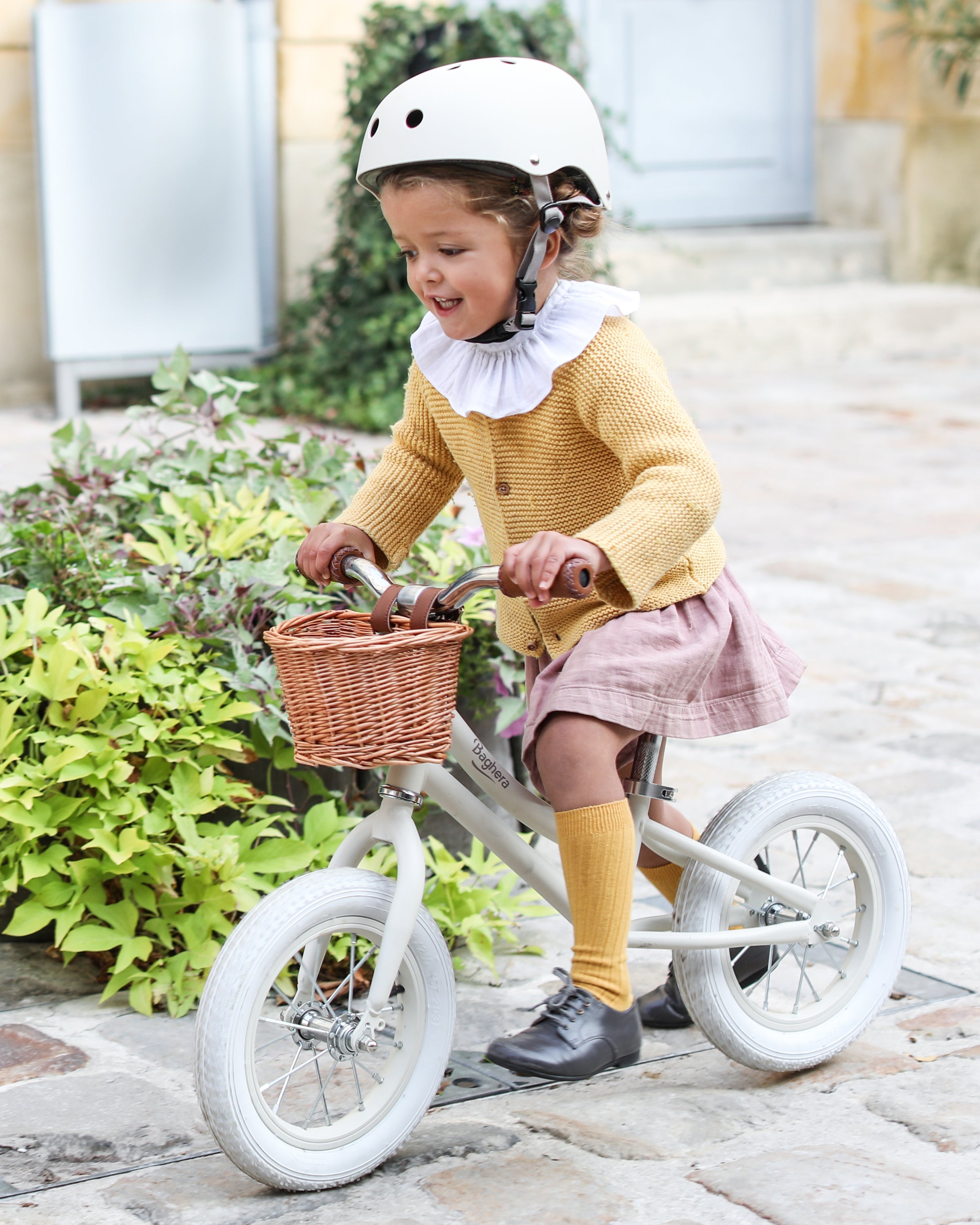 Ride-on Balance Bike Ivory White + Helmet