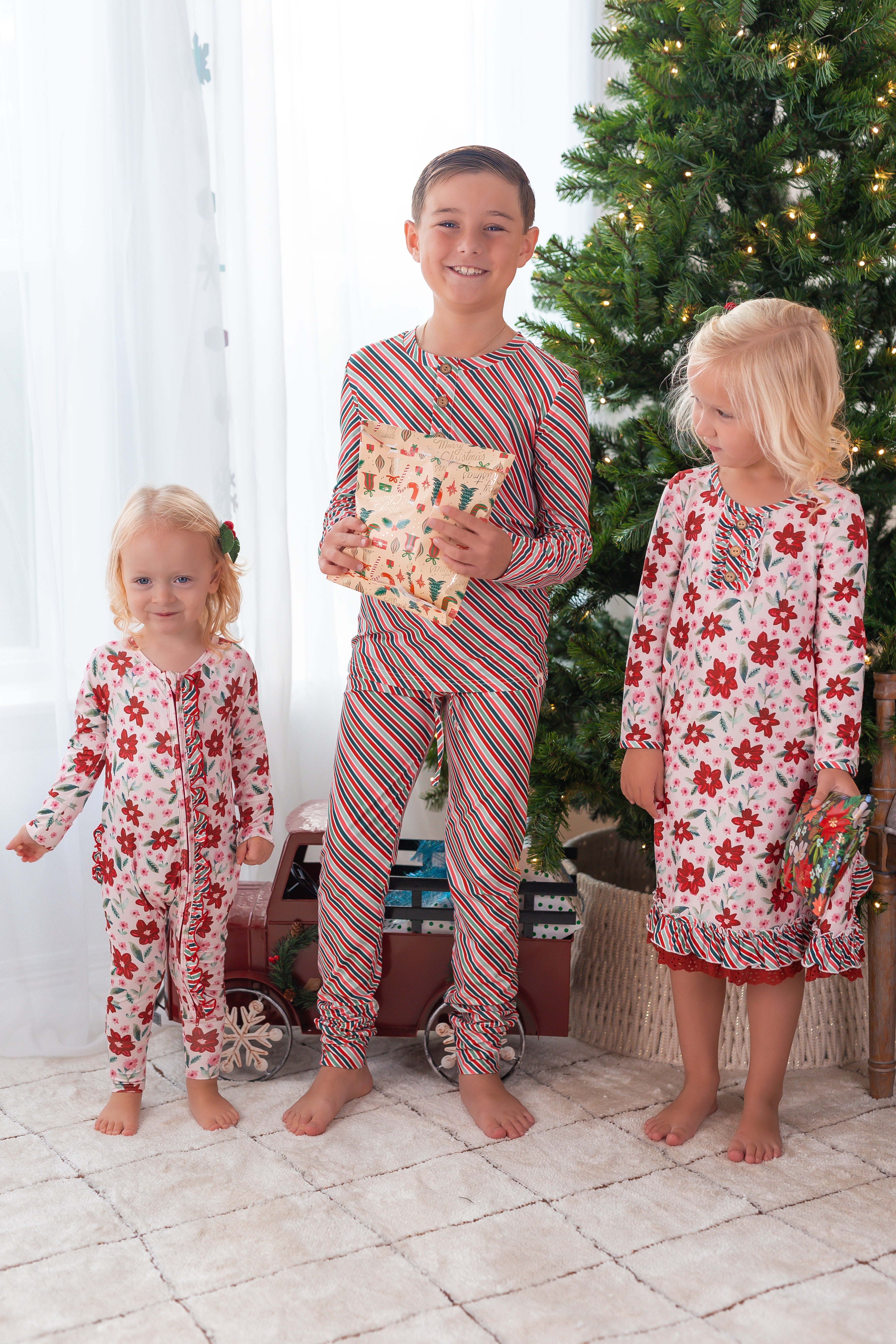 Zipper Loungewear - Poinsettia Parade